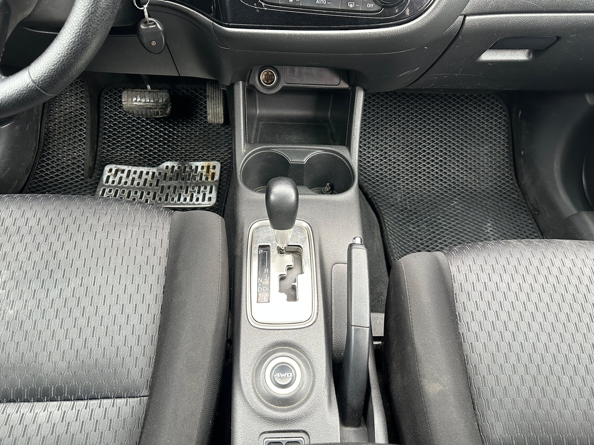 Mitsubishi Outlander, III 2013