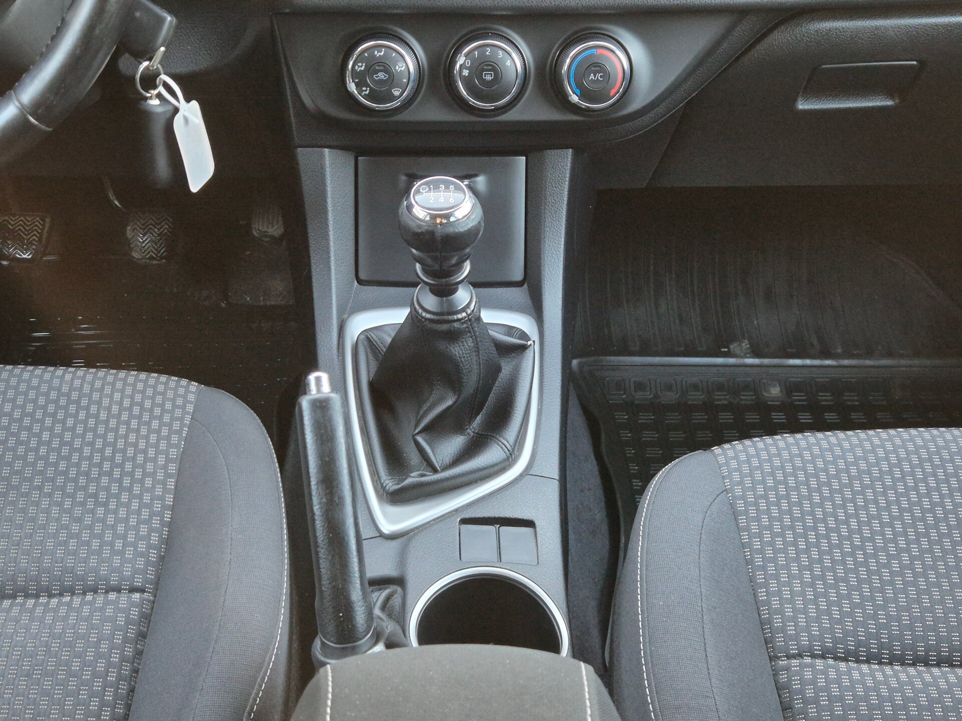 Toyota Corolla, XI (E160, E170, E180) 2013