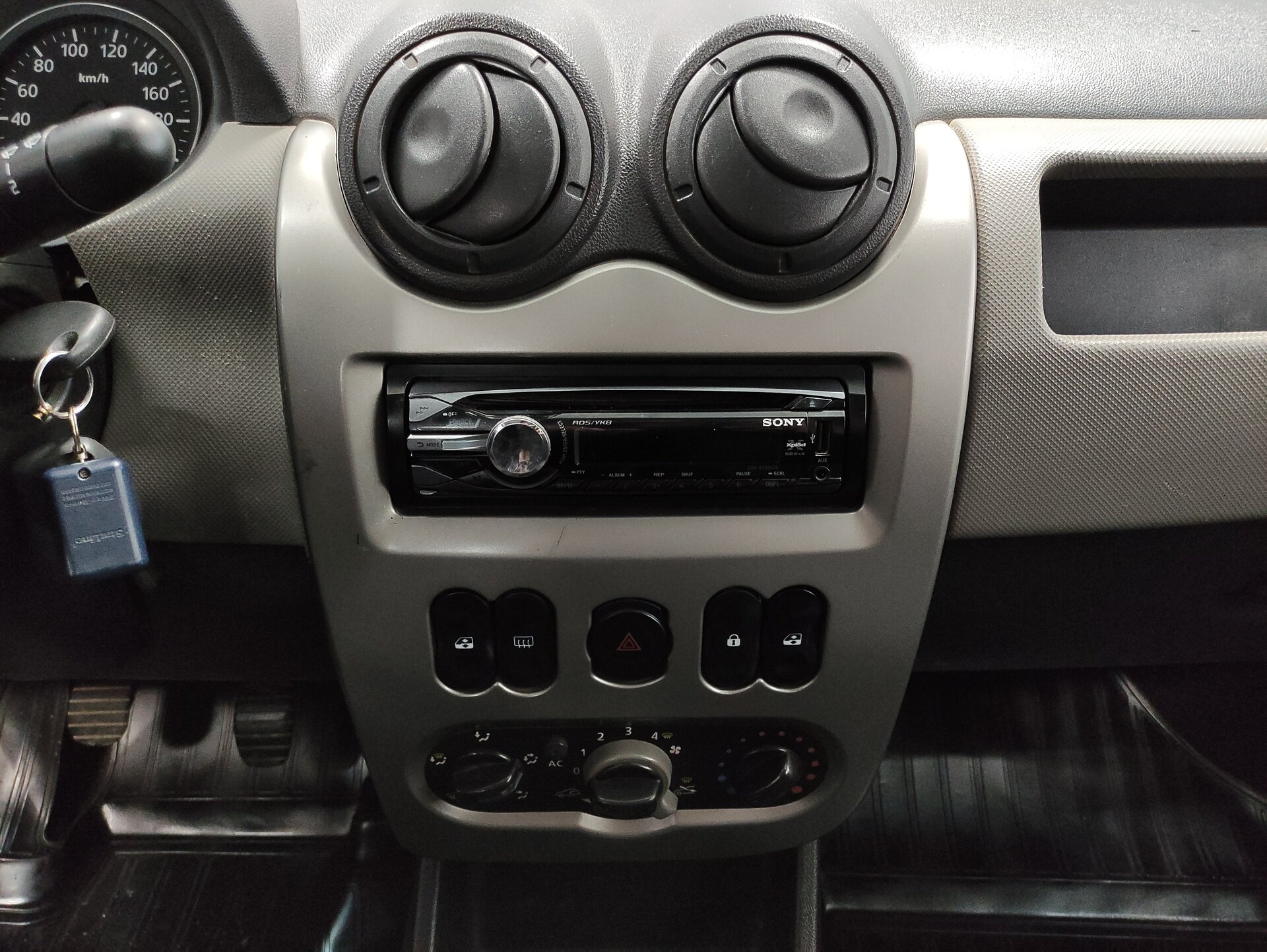 Renault Logan, I Рестайлинг 2011