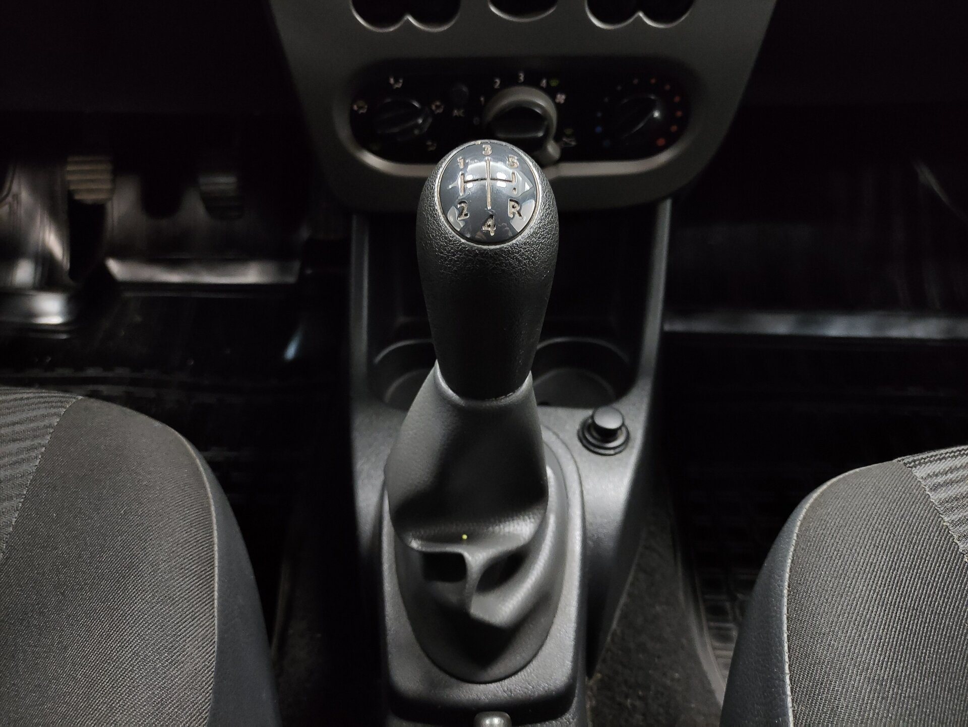 Renault Logan, I Рестайлинг 2011
