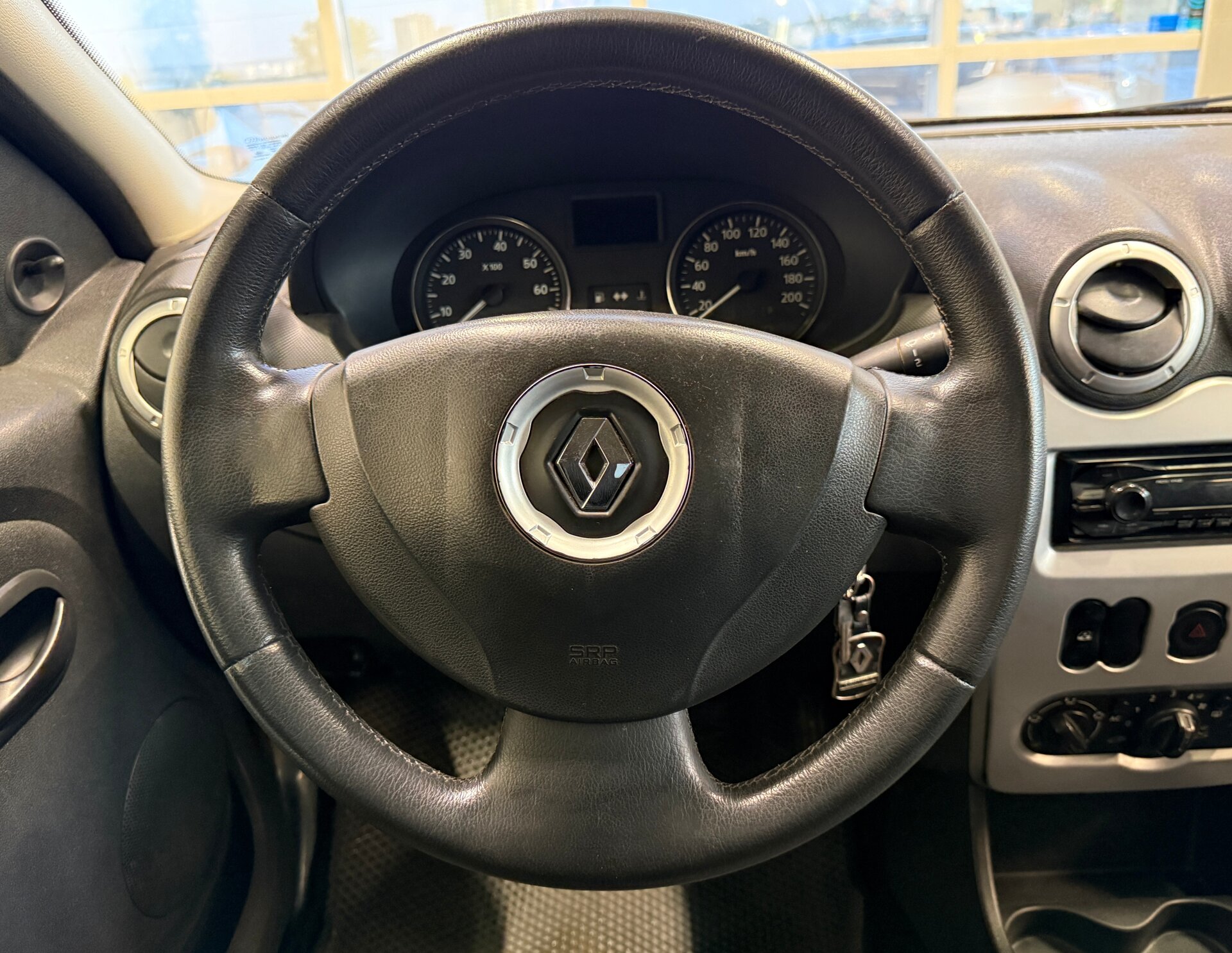 Renault Logan, I Рестайлинг 2013 Renault Logan, I Рестайлинг 2013