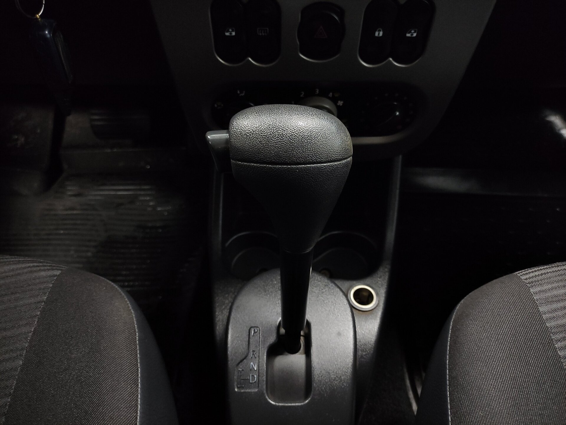 Renault Sandero, I 2011
