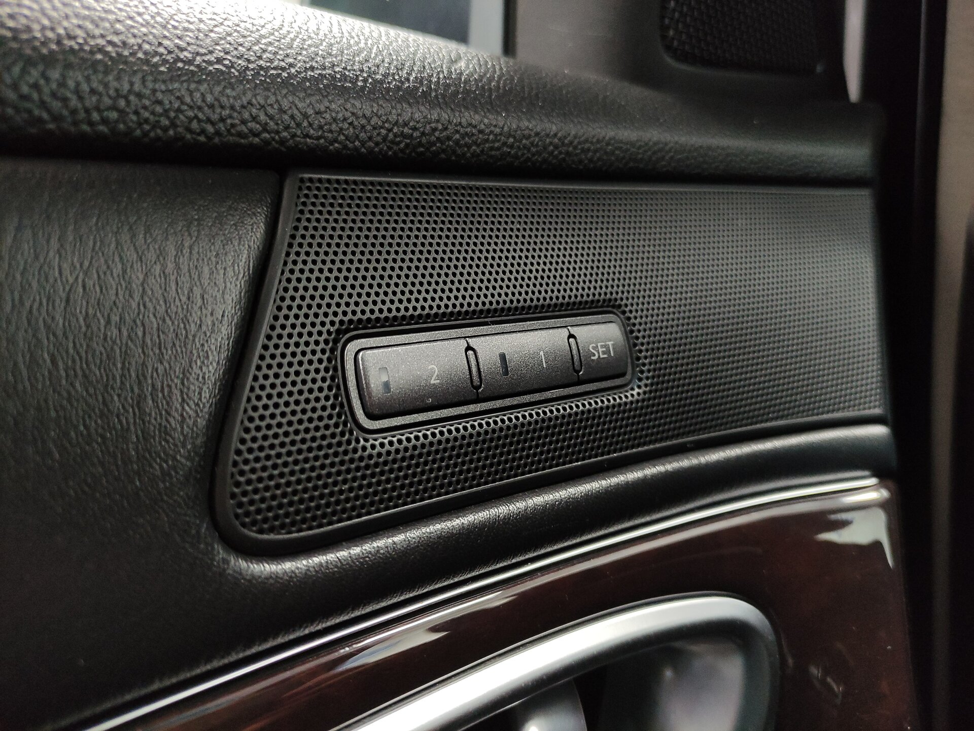 Infiniti M, IV 2012