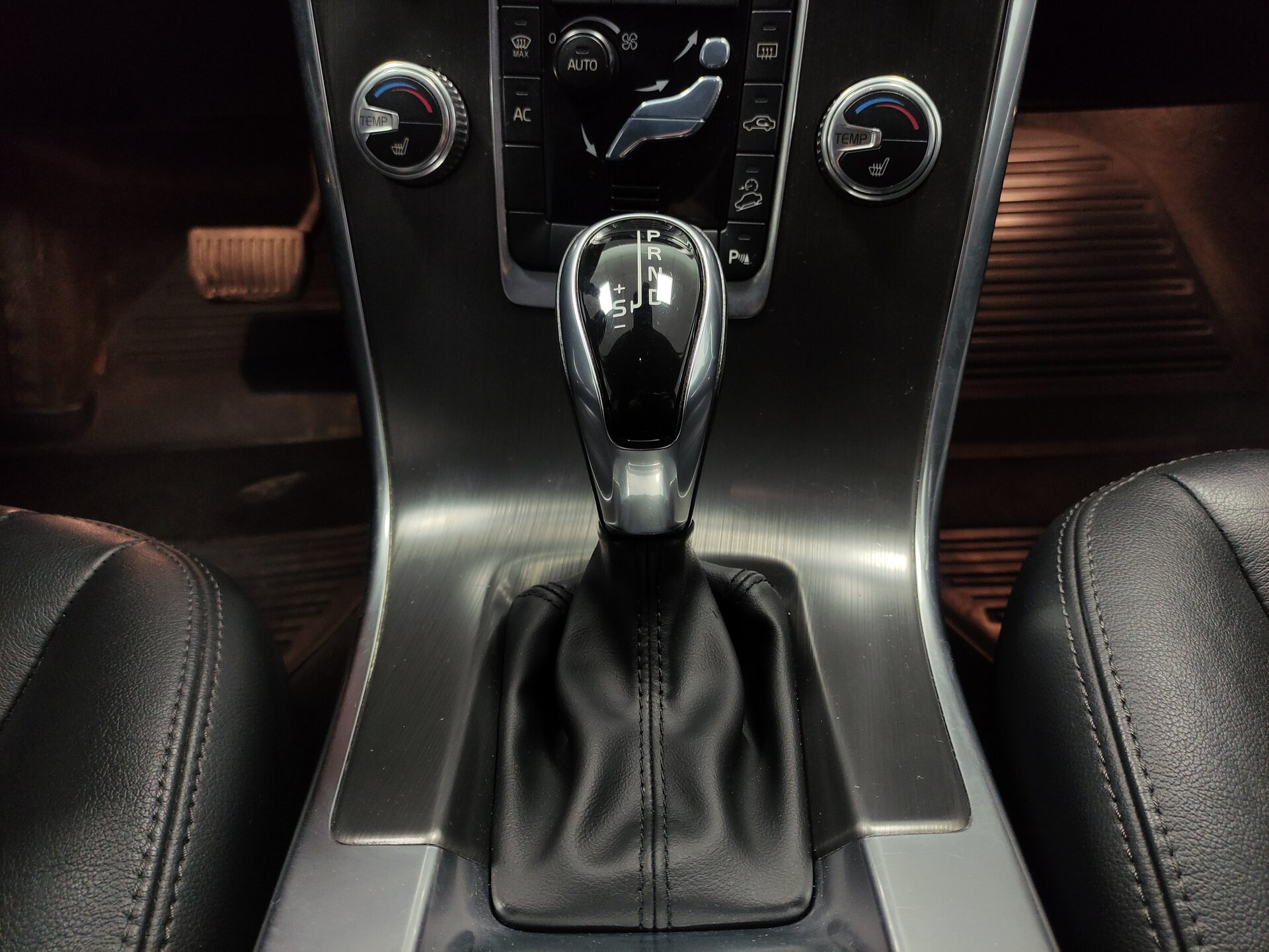 Volvo XC60, I Рестайлинг 2015
