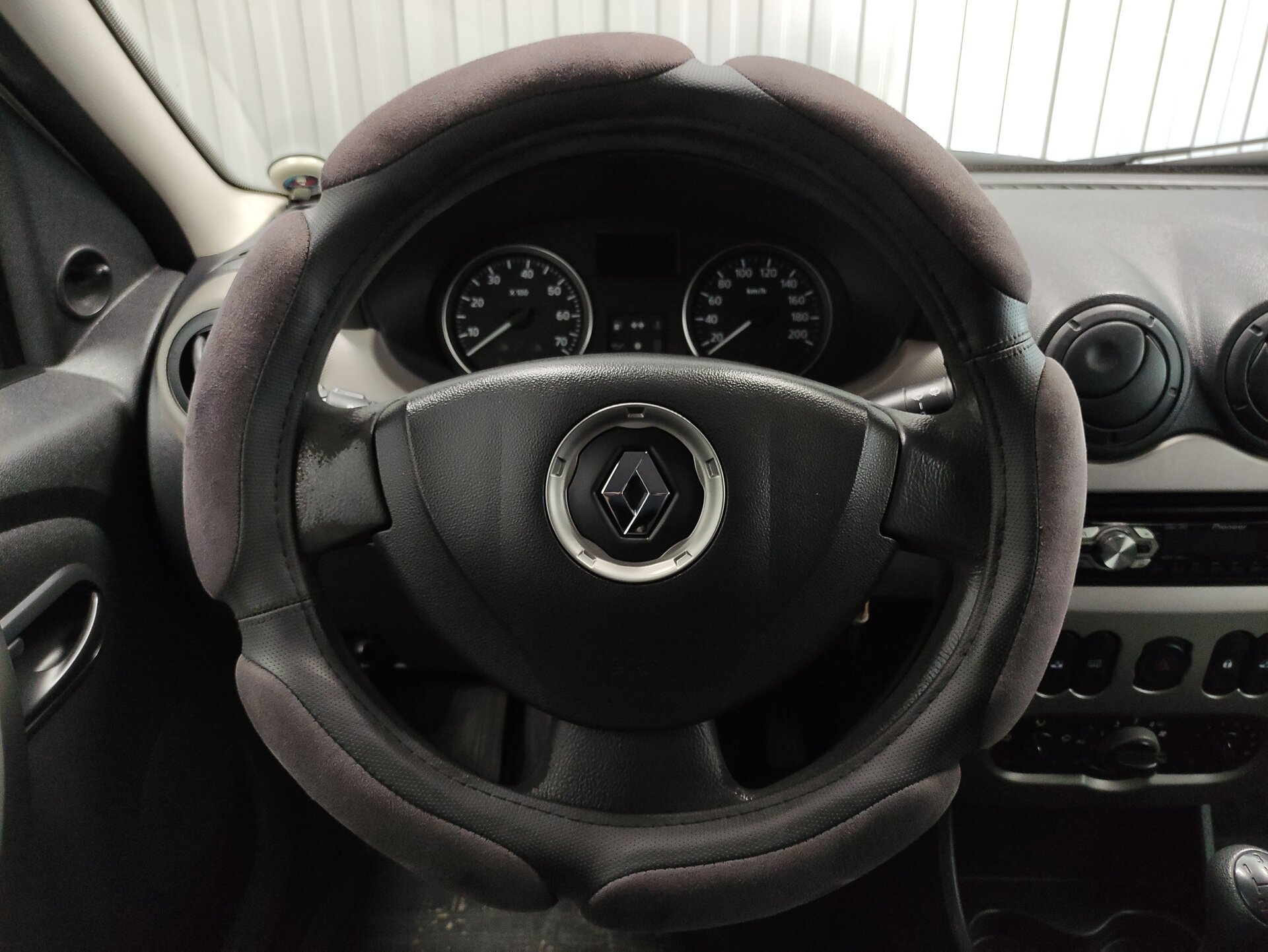 Renault Logan, I Рестайлинг 2012