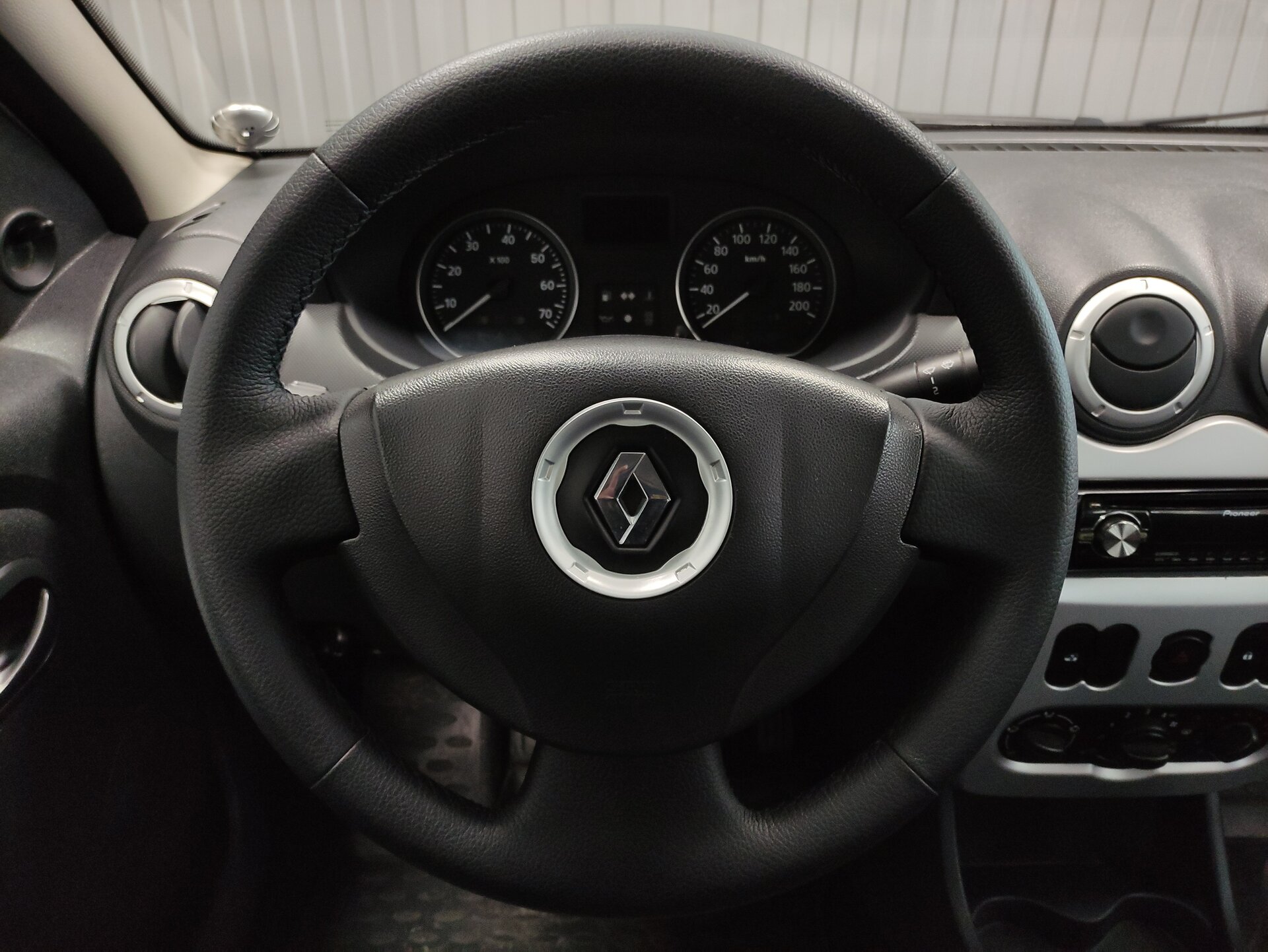 Renault Logan, I Рестайлинг 2013 Renault Logan, I Рестайлинг 2013