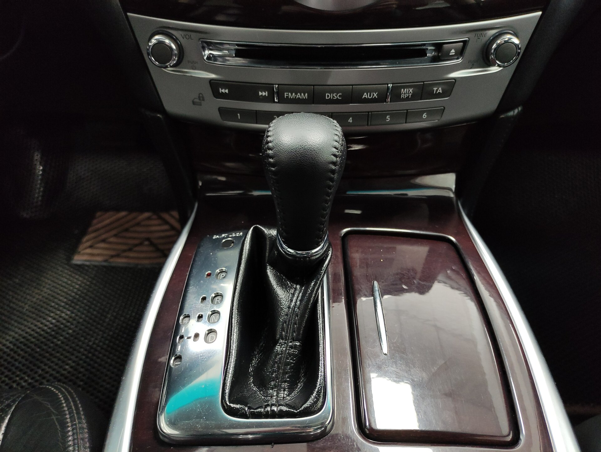 Infiniti M, IV 2012