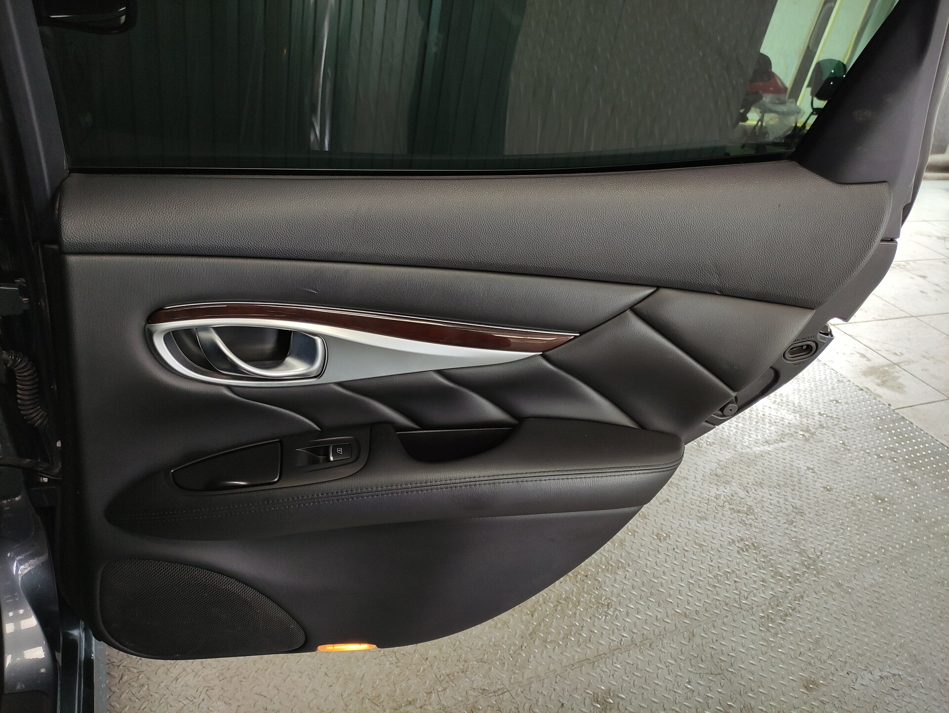 Infiniti M, IV 2012