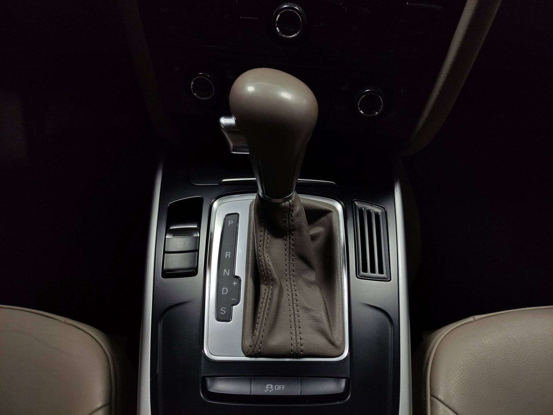 Audi A4, IV (B8) 2011