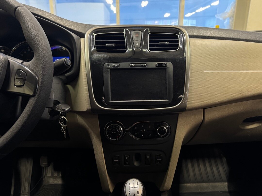 Renault Logan, II 2014 Renault Logan, II 2014