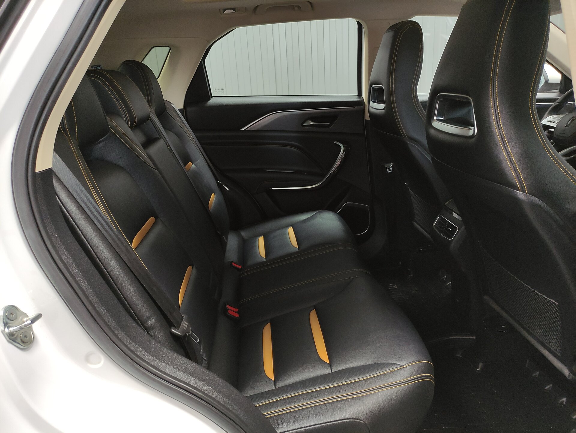 FAW Bestune T77, I 2023