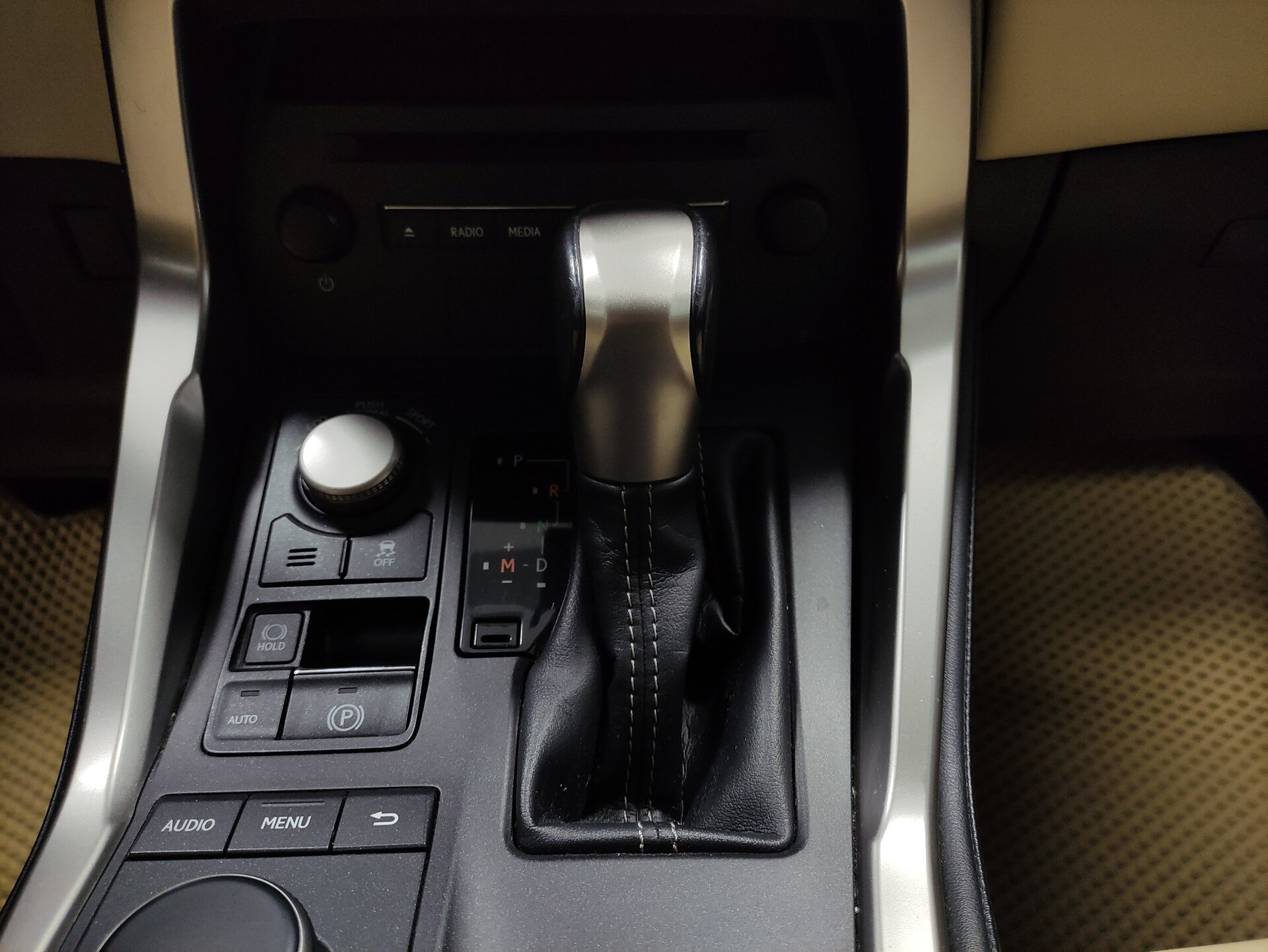 Lexus NX, I 2015