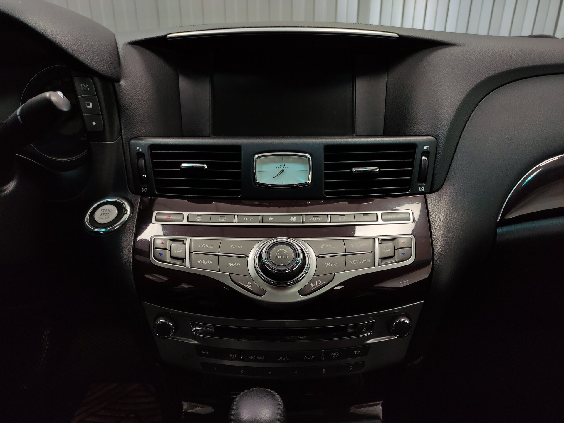 Infiniti M, IV 2012