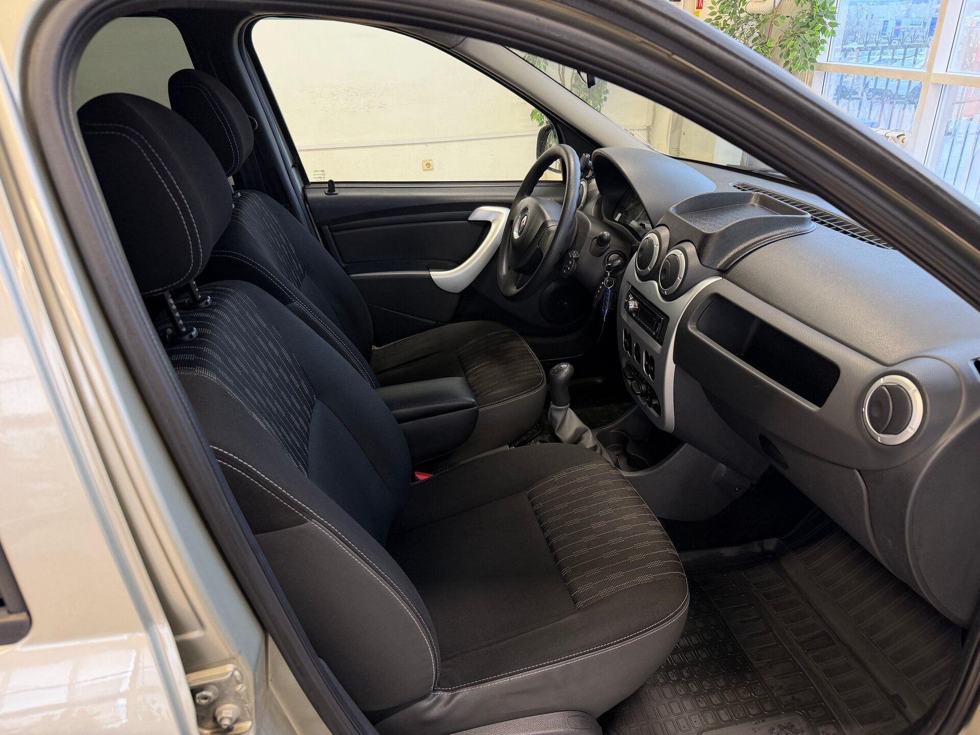 Renault Logan, I Рестайлинг 2013