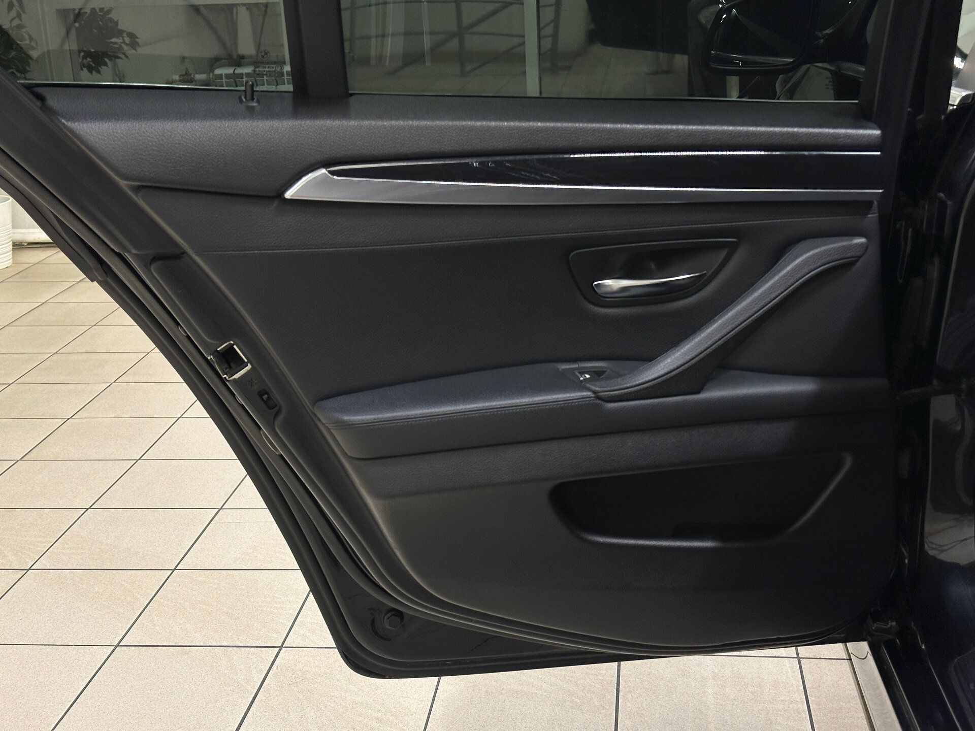 BMW 5 серии, VI (F10/F11/F07) 2010 BMW 5 серии, VI (F10/F11/F07) 2010