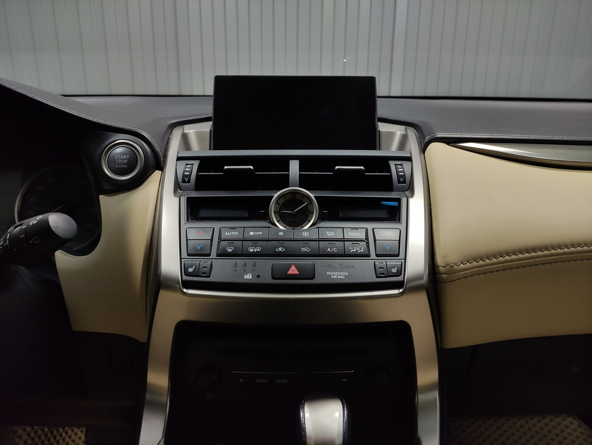 Lexus NX, I 2015