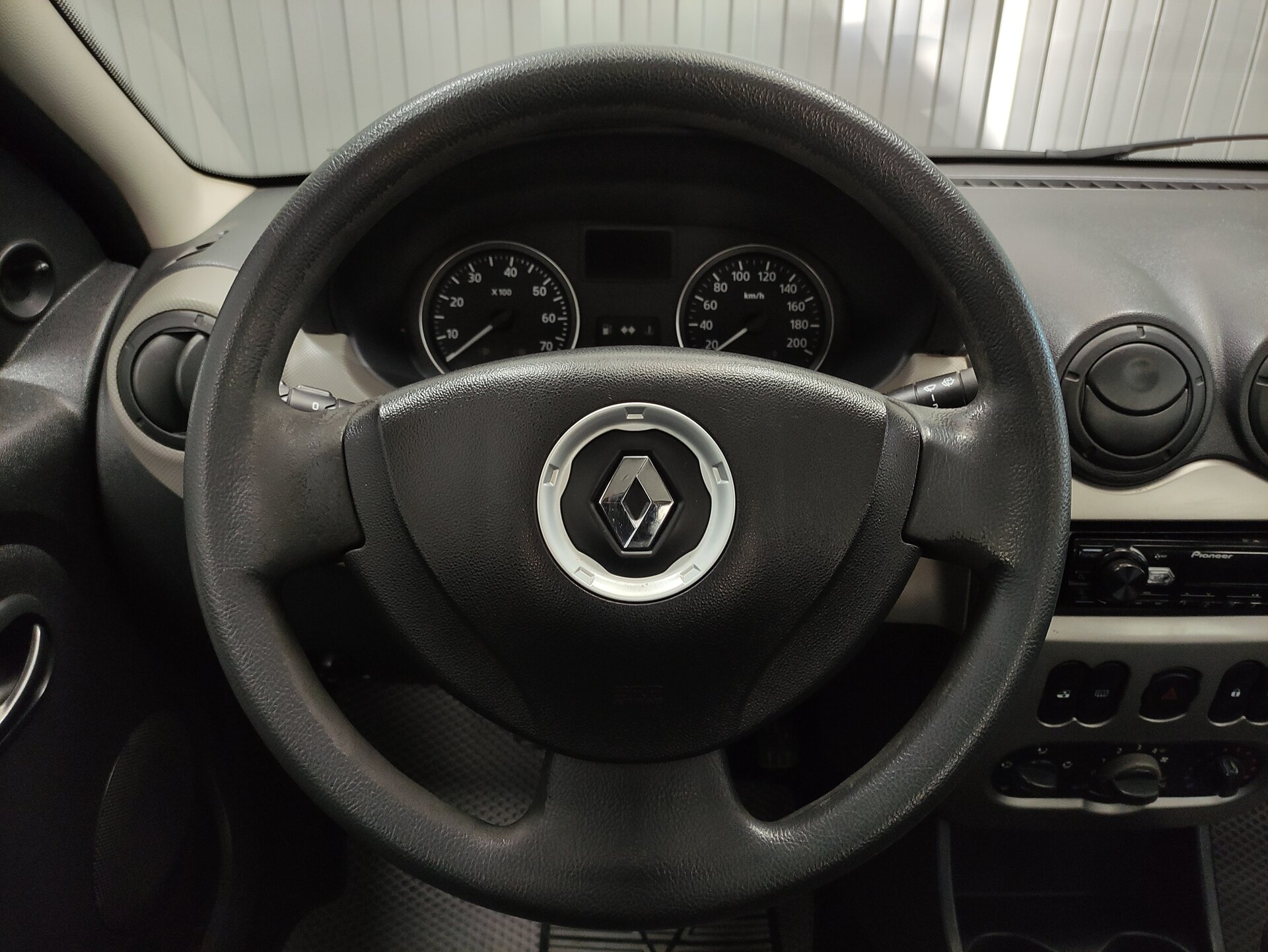 Renault Logan, I Рестайлинг 2011
