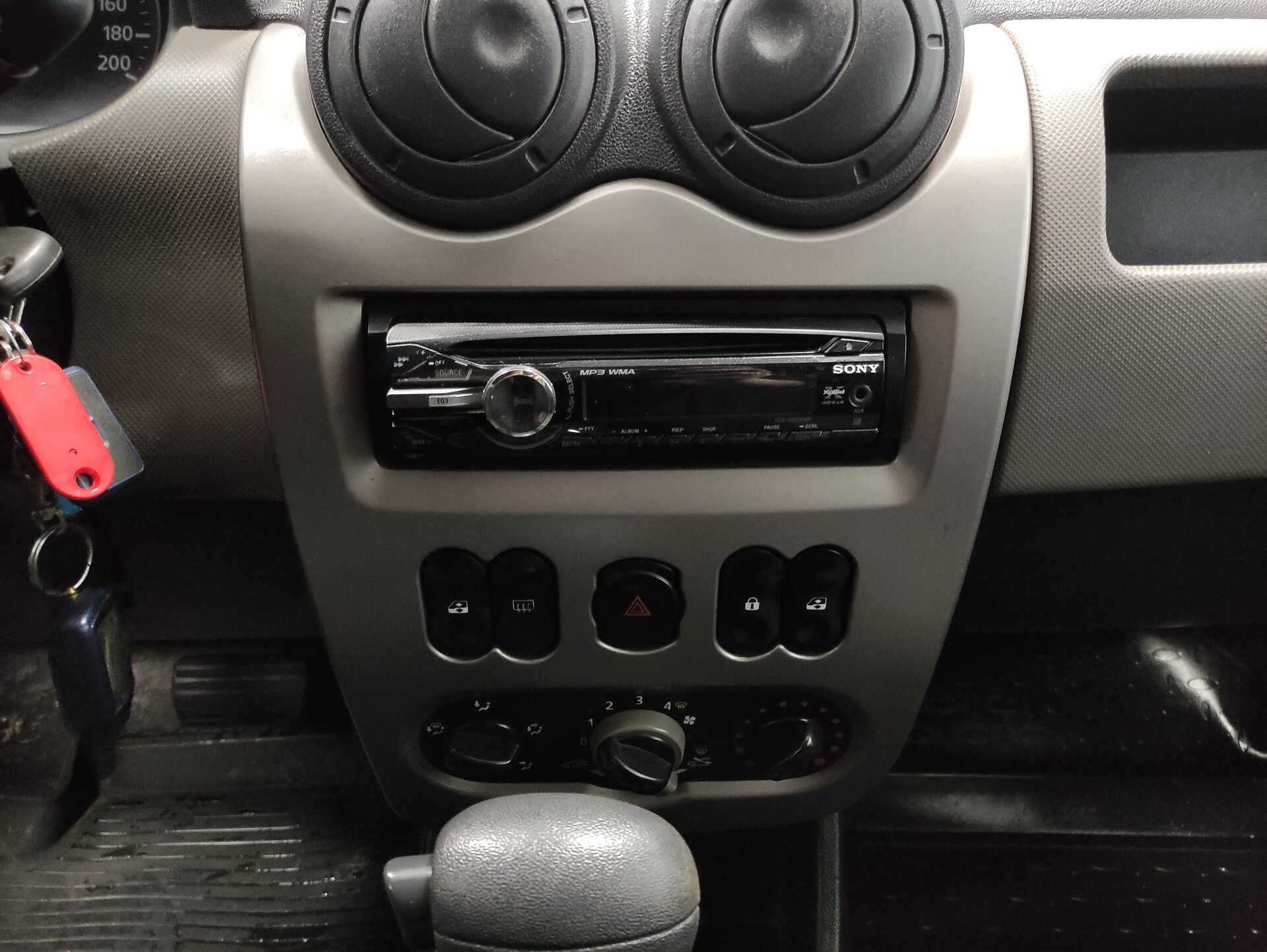 Renault Sandero, I 2011