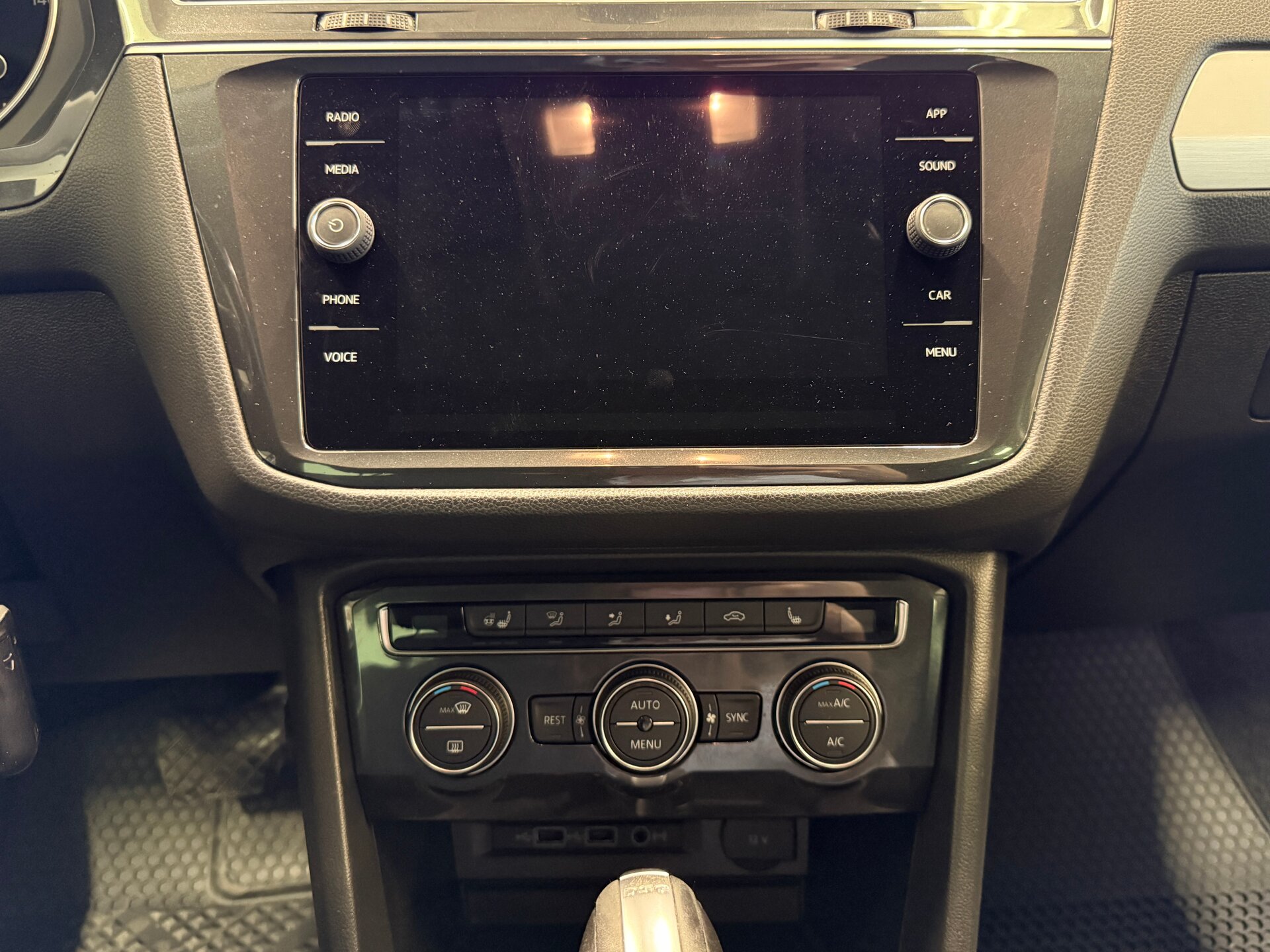 Volkswagen Tiguan, II 2017