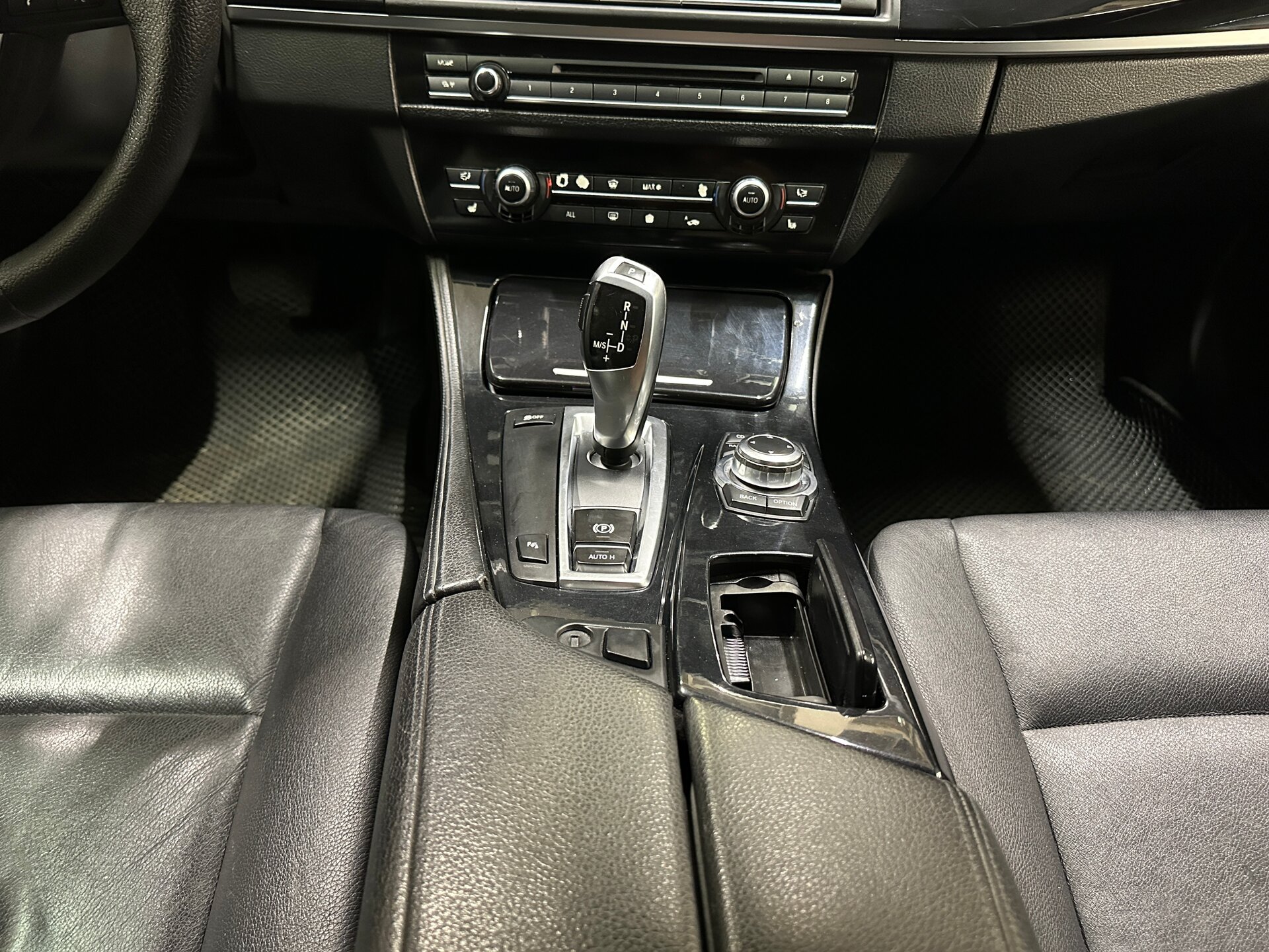 BMW 5 серии, VI (F10/F11/F07) 2010 BMW 5 серии, VI (F10/F11/F07) 2010