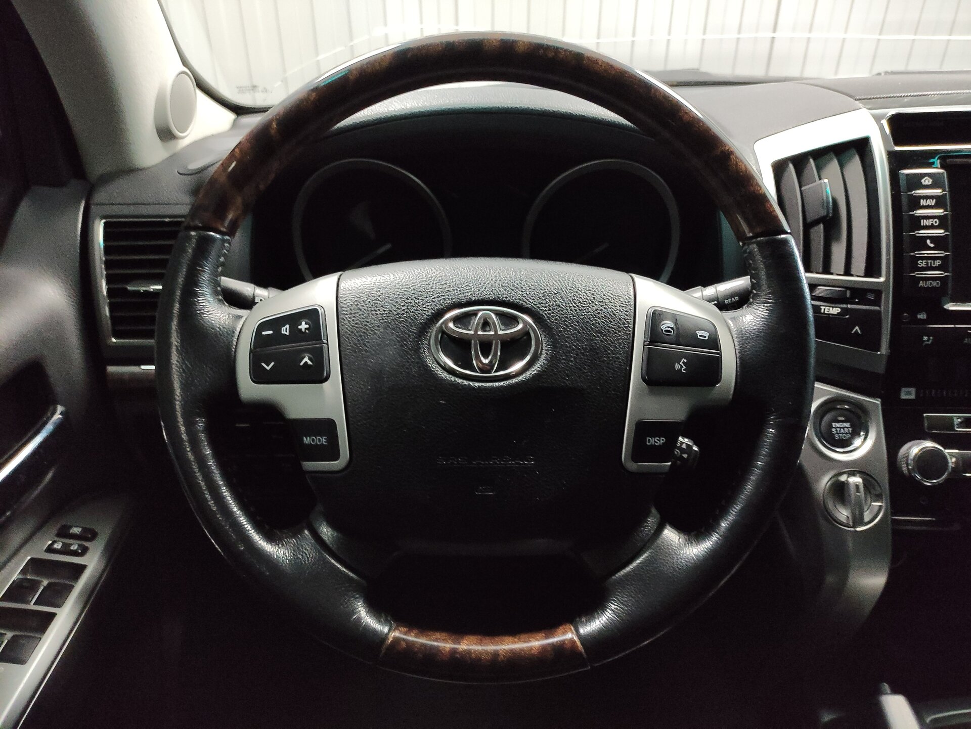 Toyota Land Cruiser, 200 Series Рестайлинг 1 2013 Toyota Land Cruiser, 200 Series Рестайлинг 1 2013
