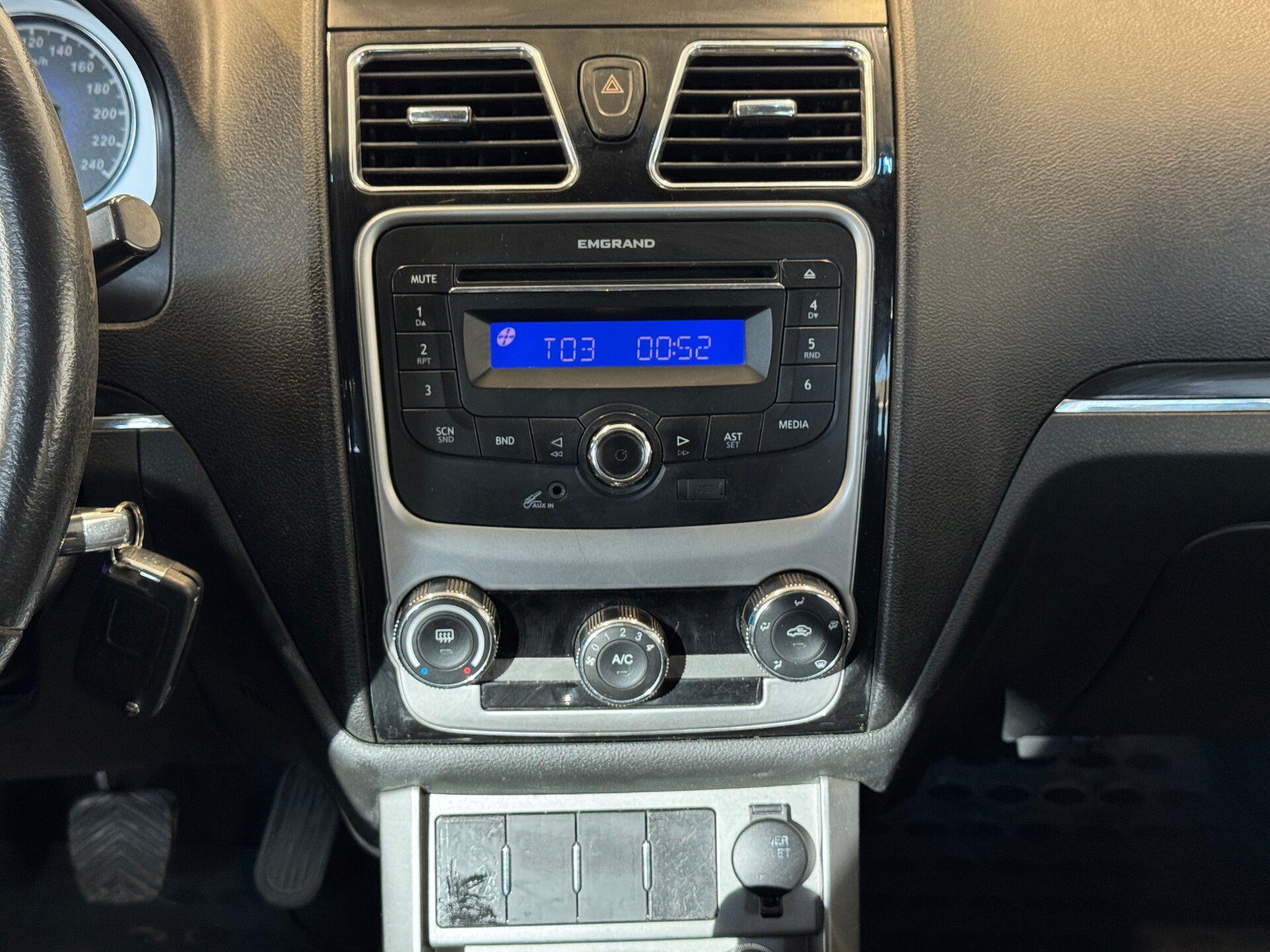 Geely Emgrand EC7, I 2013
