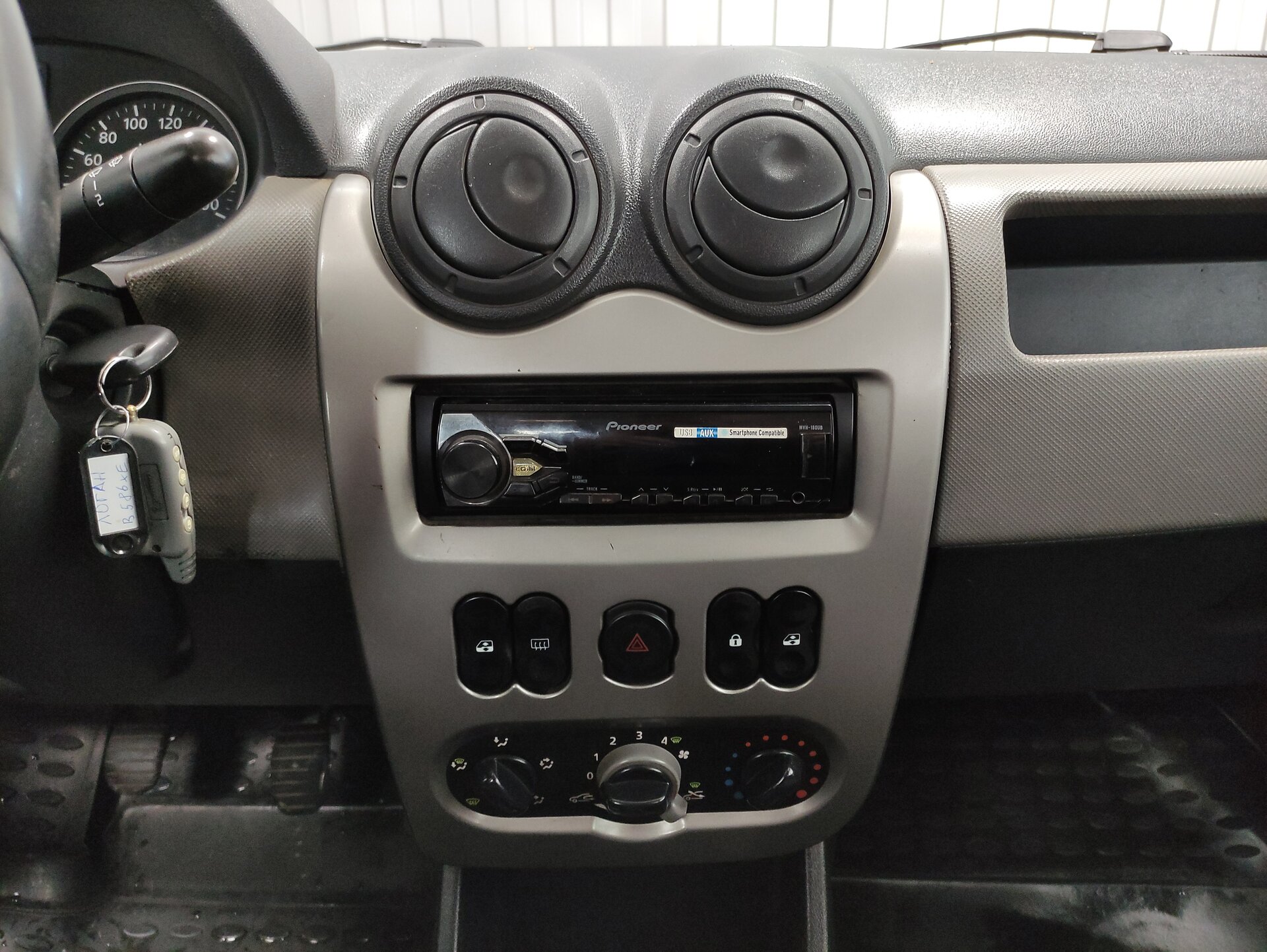 Renault Logan, I Рестайлинг 2010