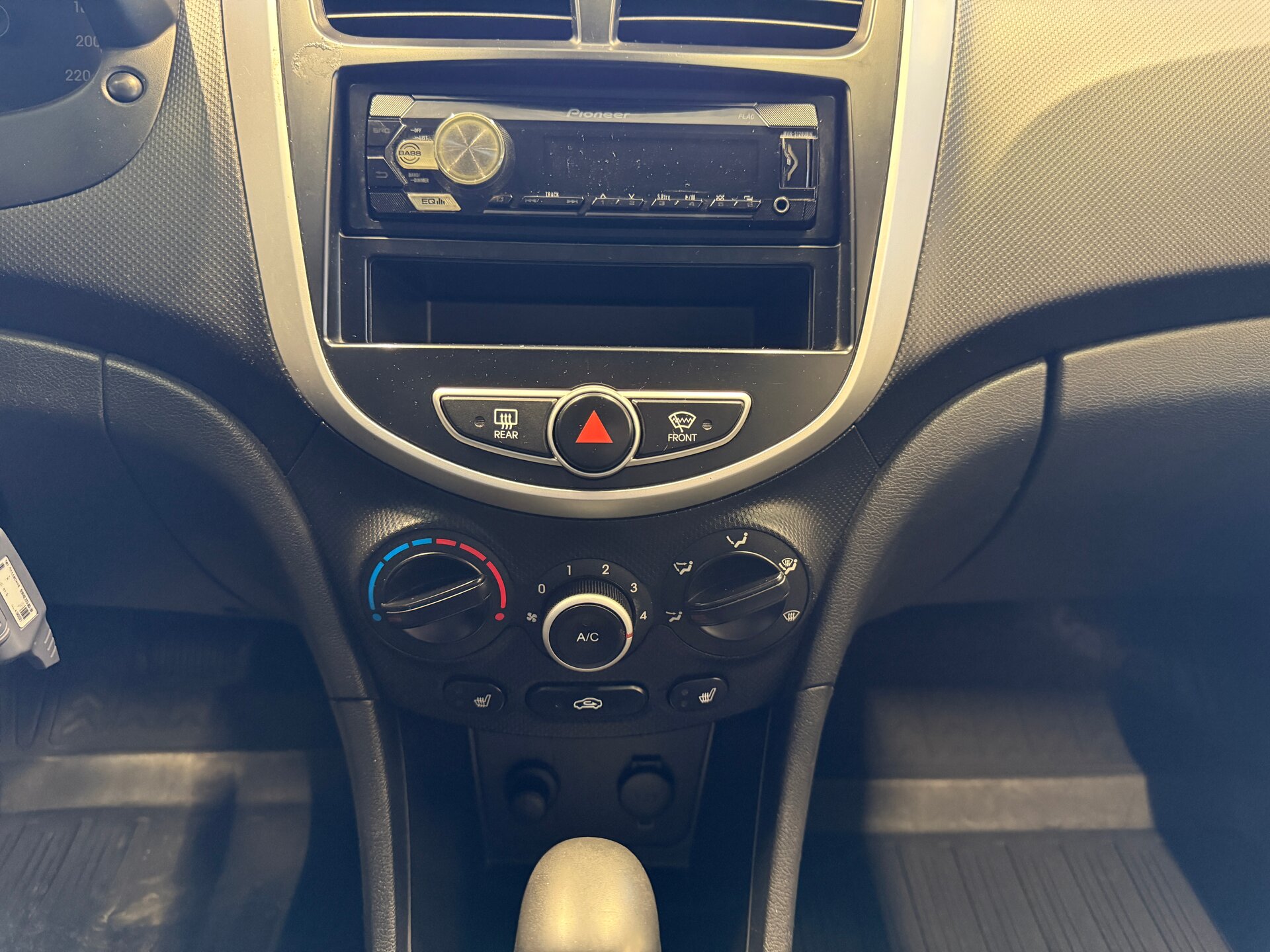 Hyundai Solaris, I 2012