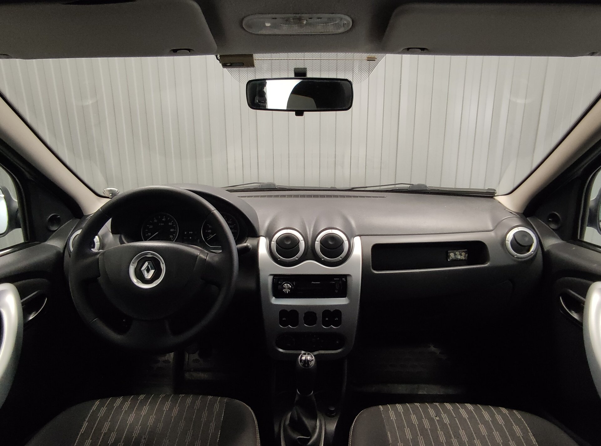 Renault Logan, I Рестайлинг 2013 Renault Logan, I Рестайлинг 2013