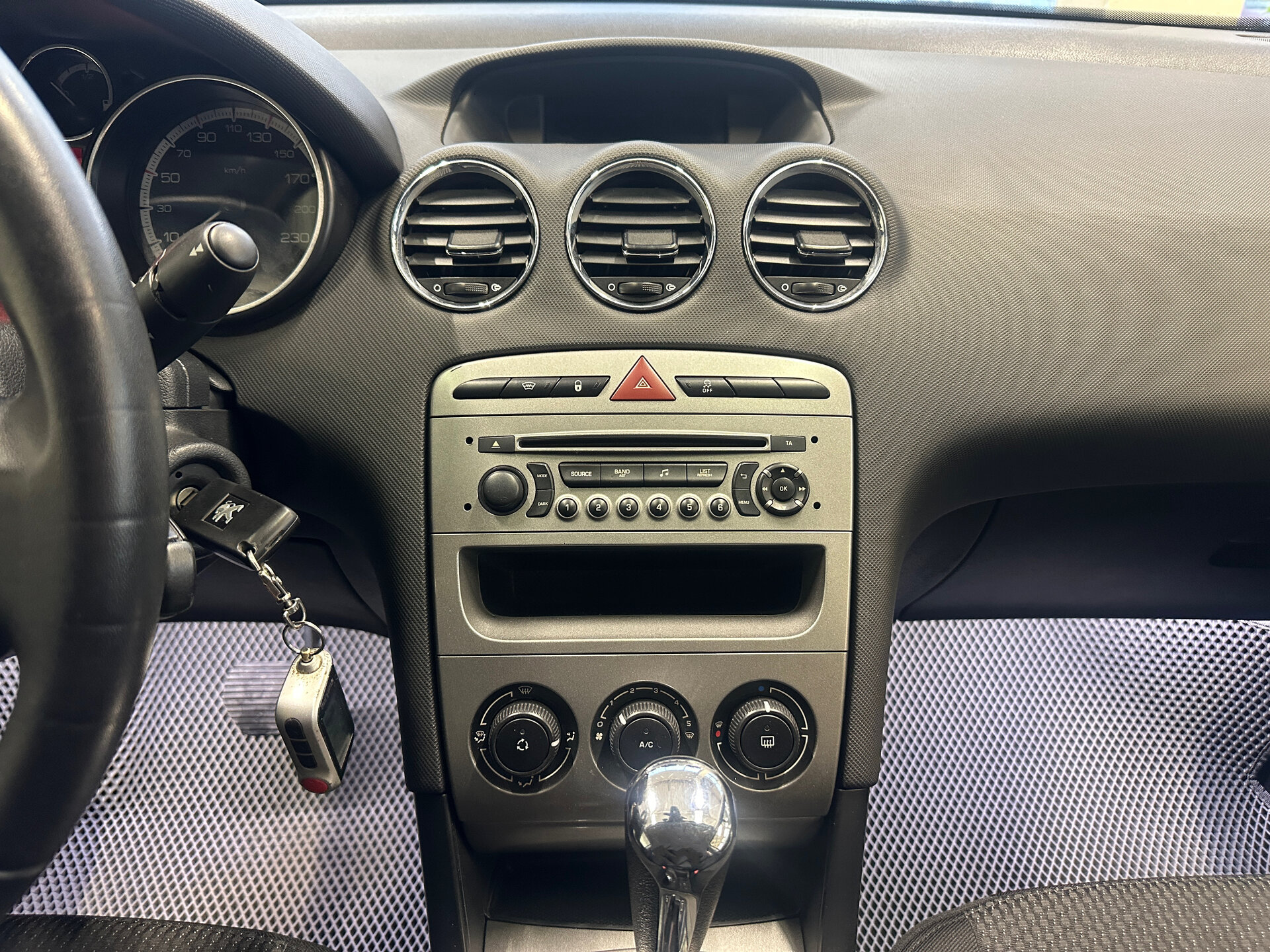 Peugeot 408, I 2014