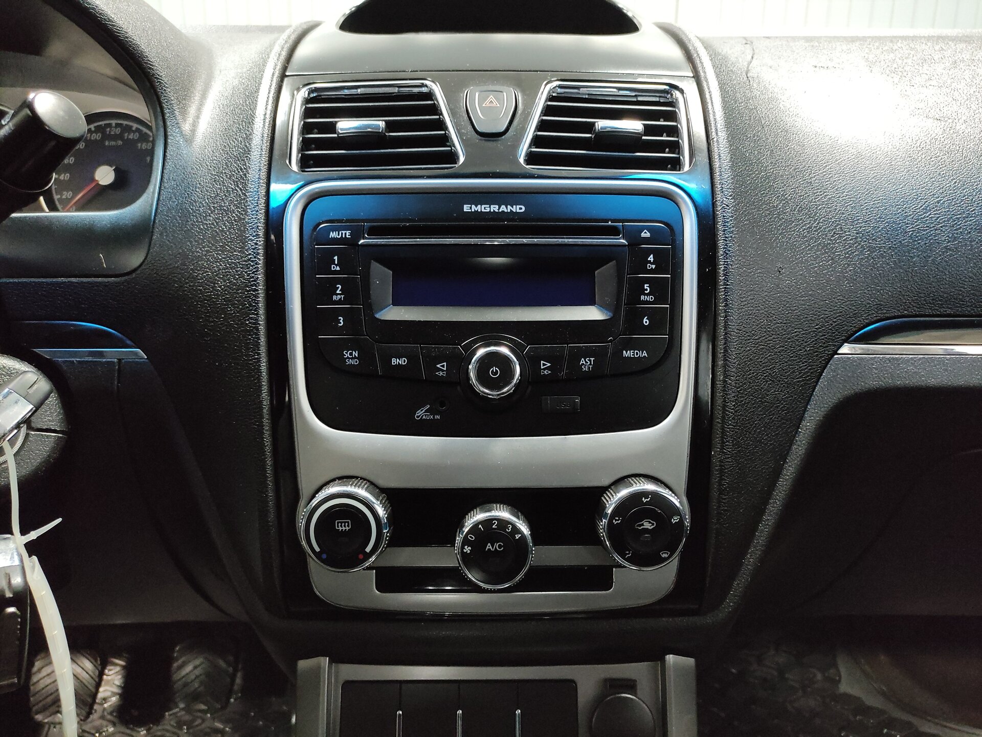 Geely Emgrand EC7, I 2013