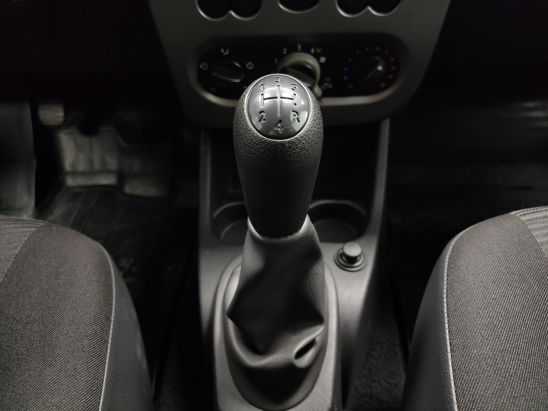 Renault Logan, I Рестайлинг 2011