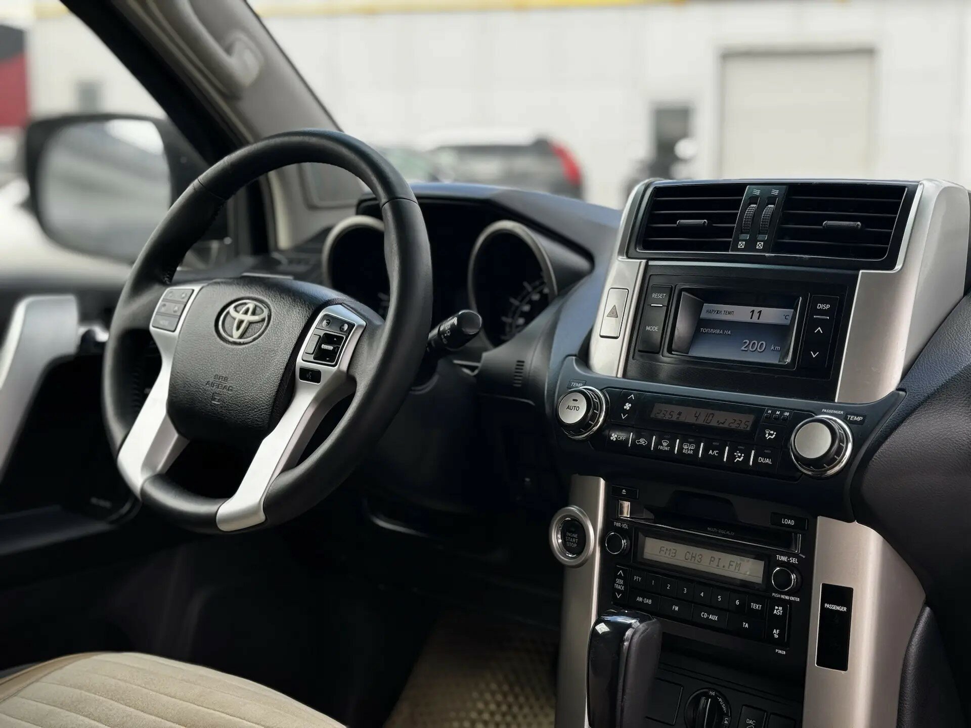 Toyota Land Cruiser Prado, 150 Series 2011