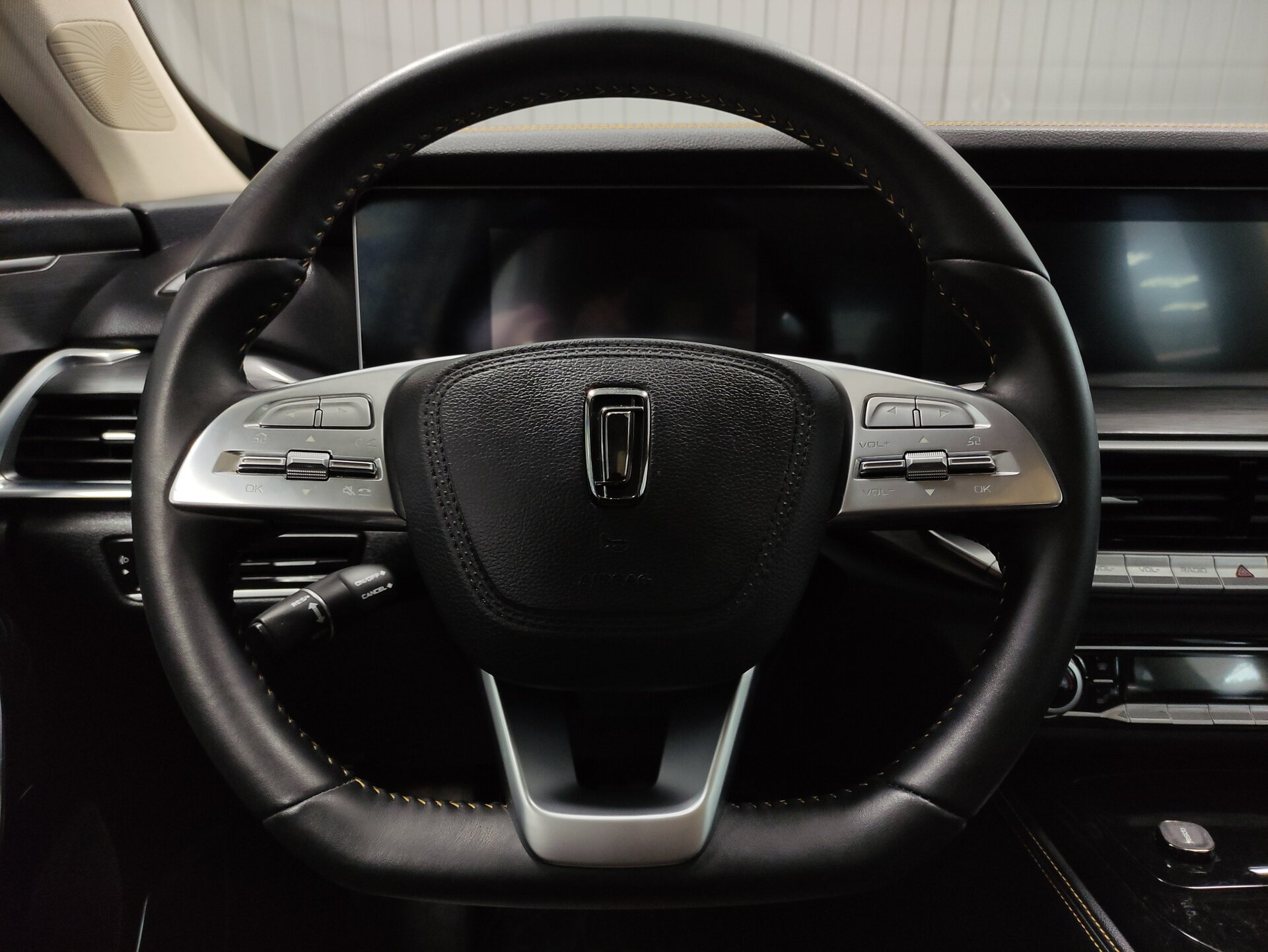 FAW Bestune T77, I 2023