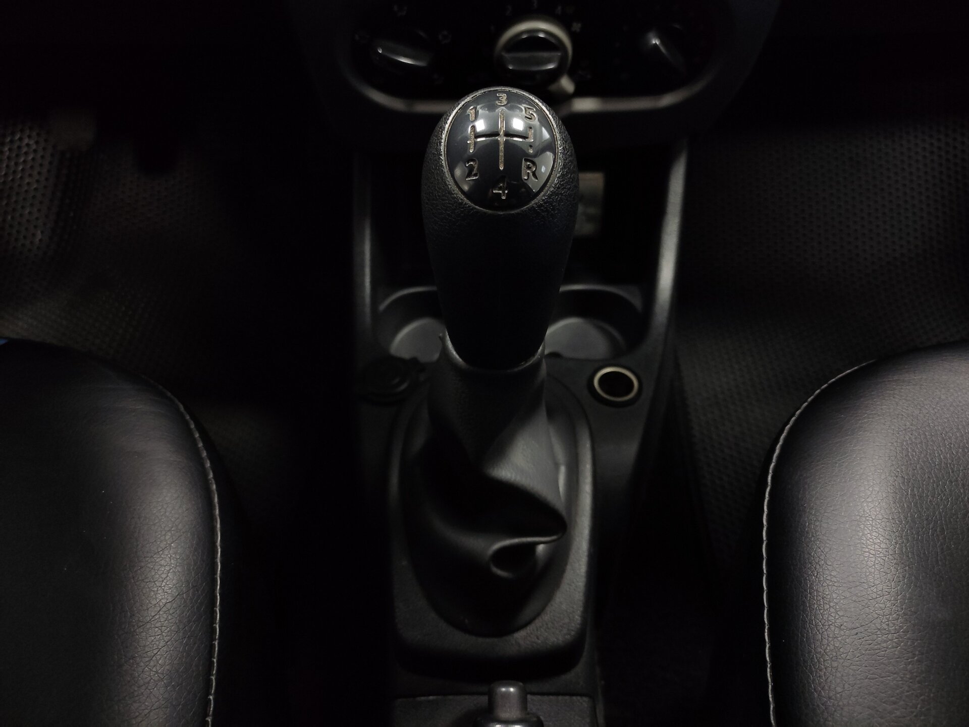 Renault Logan, I Рестайлинг 2011