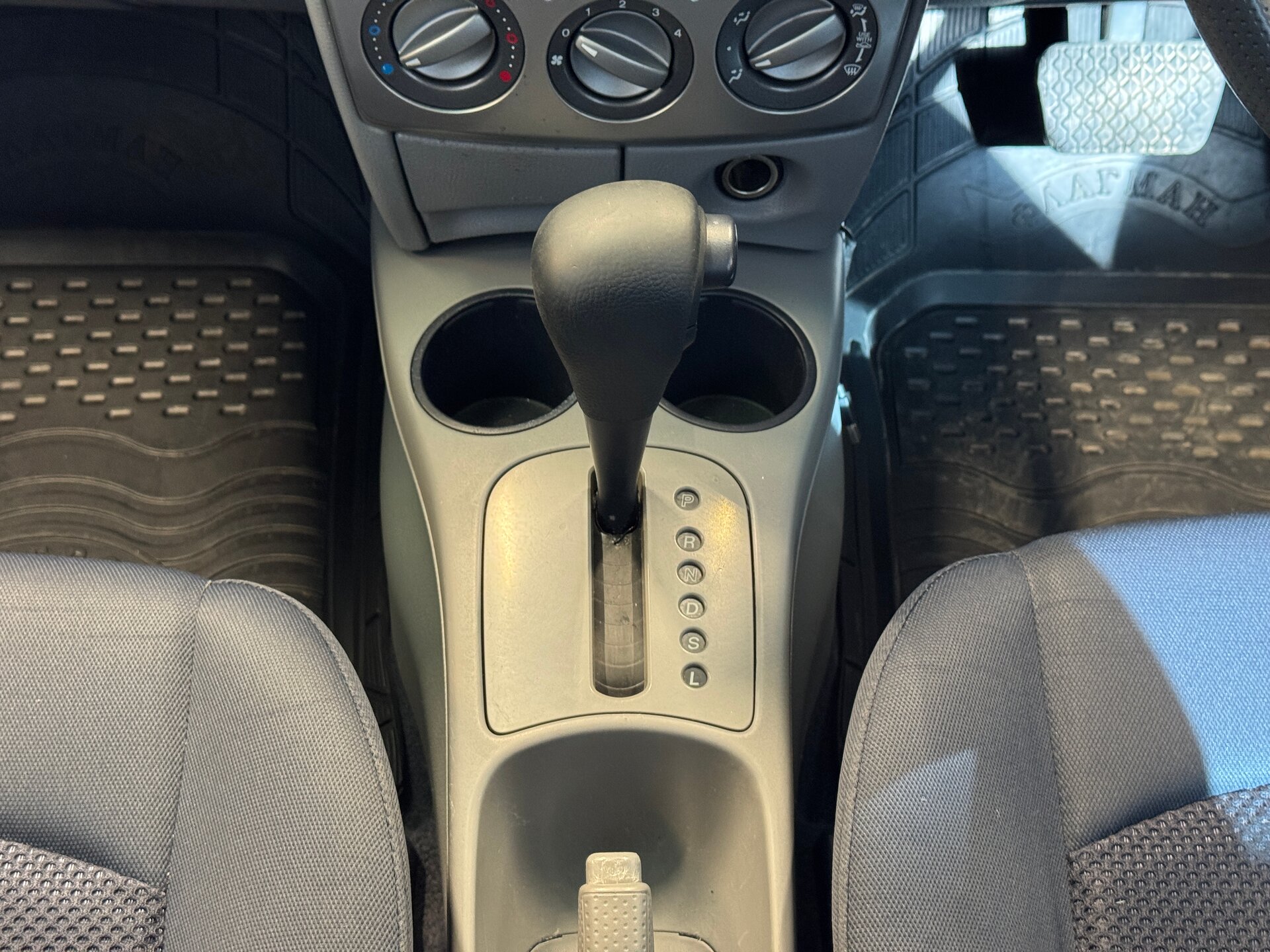 Mazda Demio, II (DY) 2003