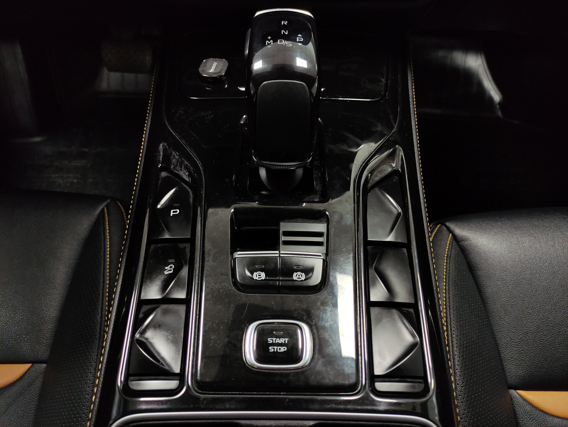 FAW Bestune T77, I 2023