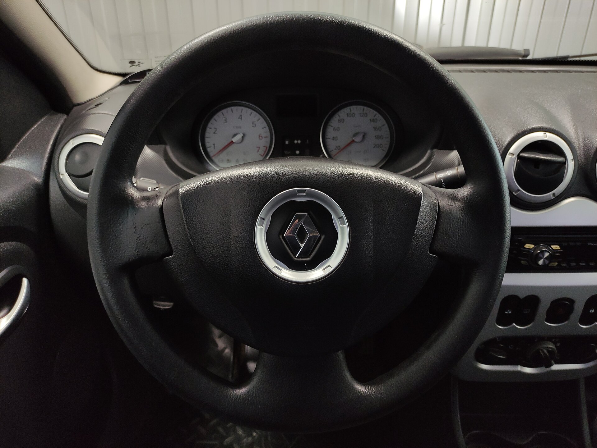 Renault Logan, I Рестайлинг 2011