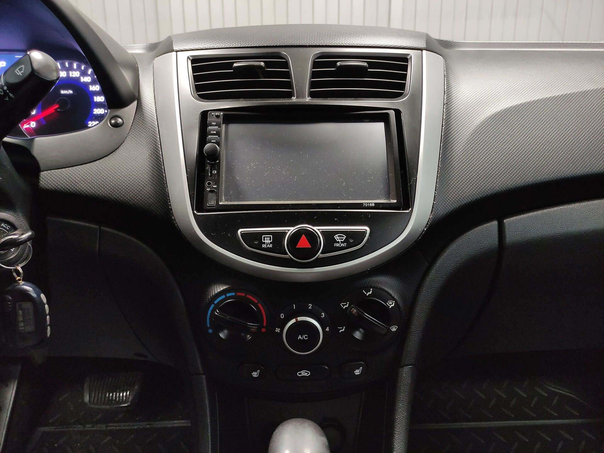 Hyundai Solaris, I 2011