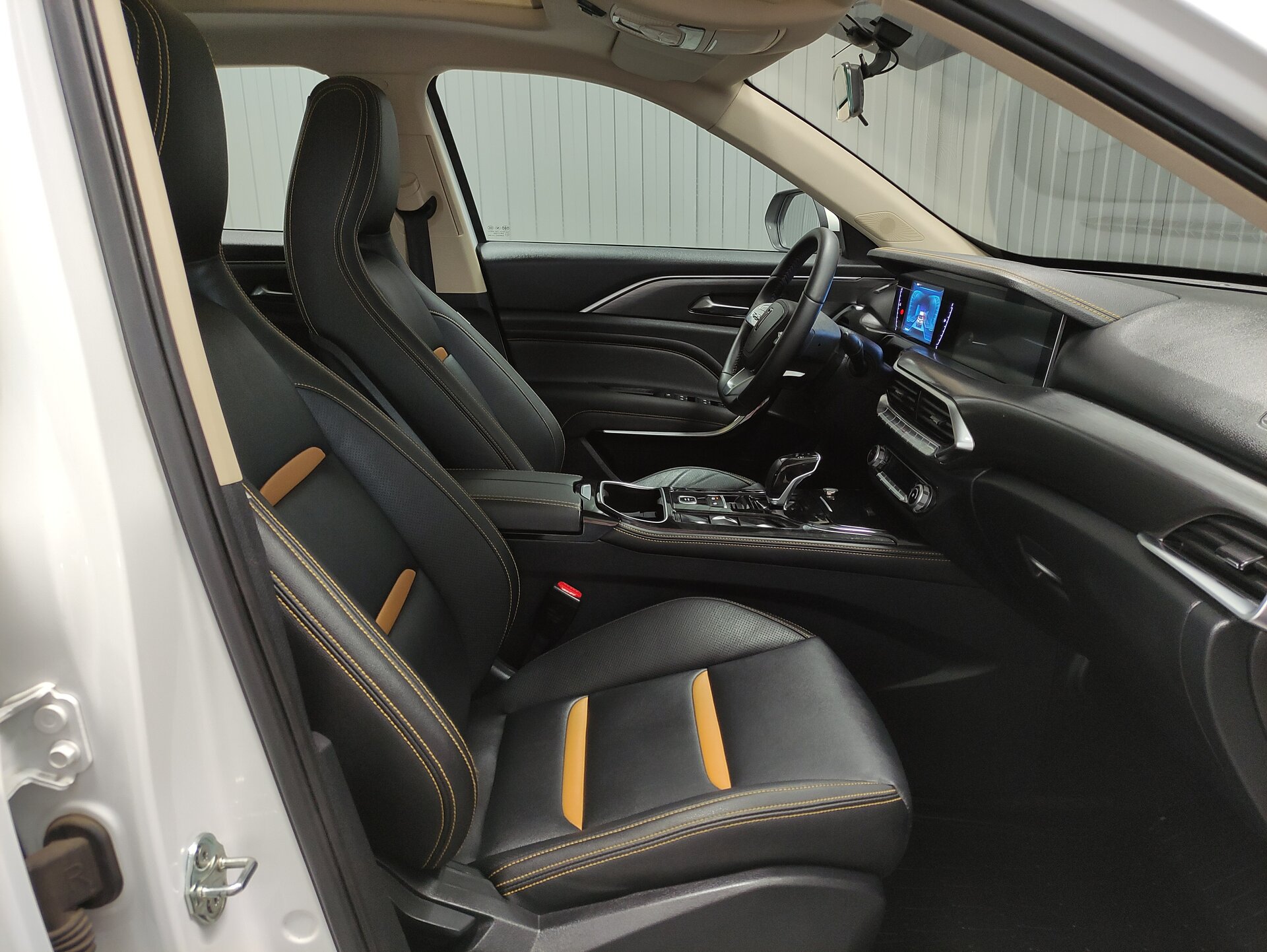 FAW Bestune T77, I 2023