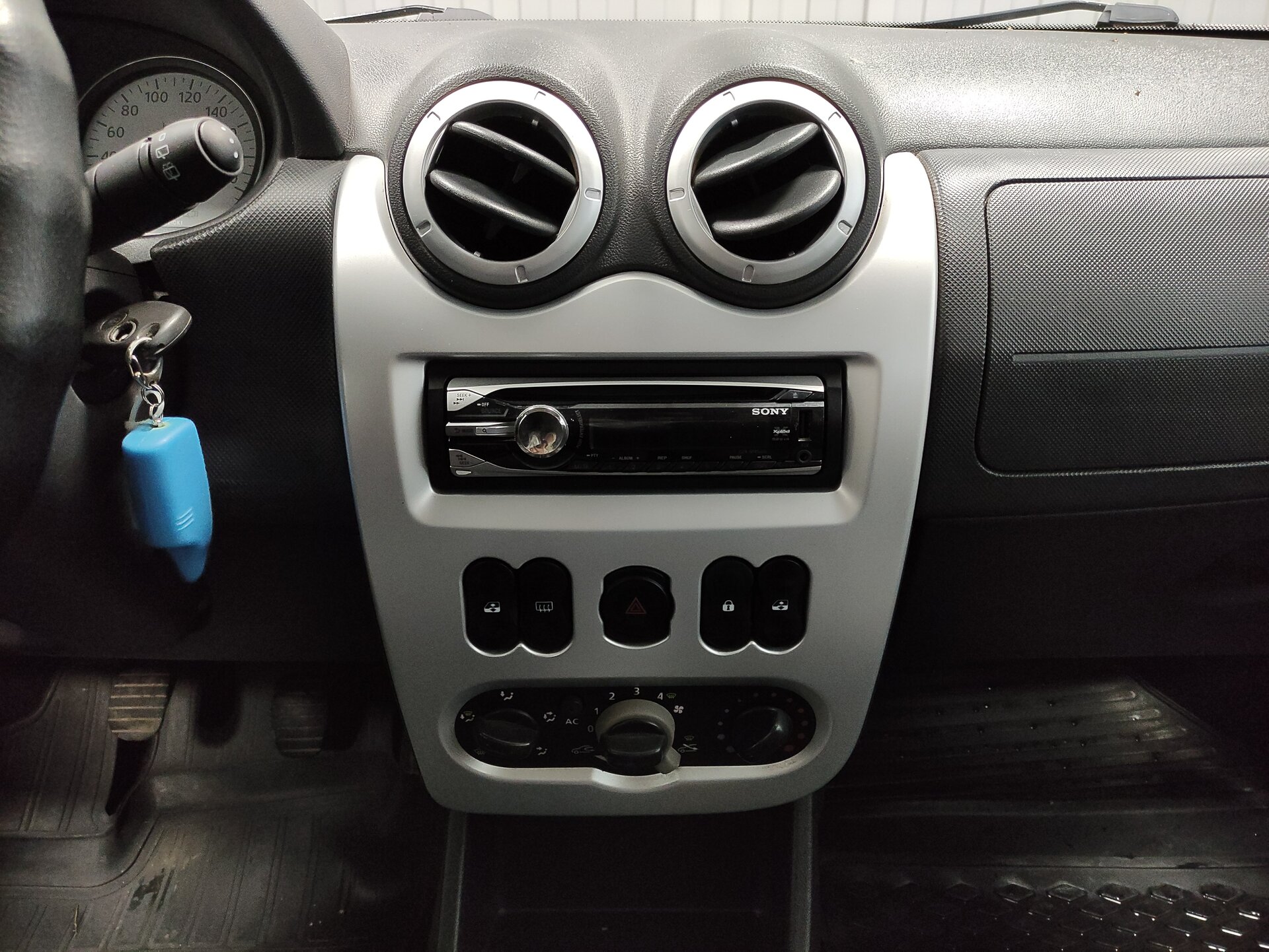 Renault Sandero, I 2011 Renault Sandero, I 2011