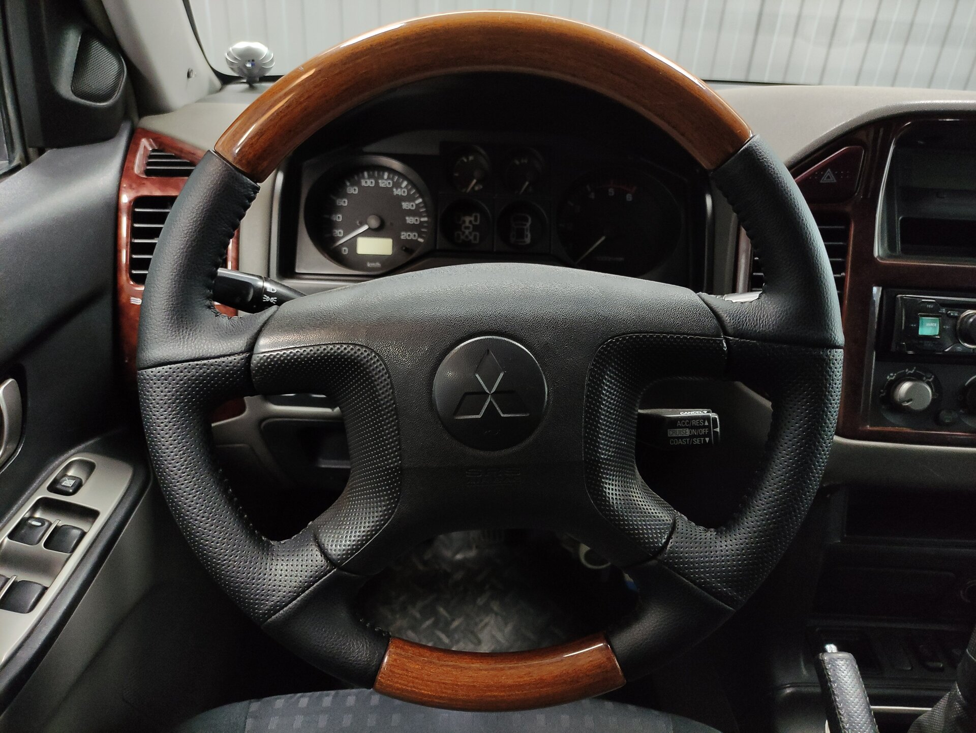 Mitsubishi Pajero, III Рестайлинг 2003