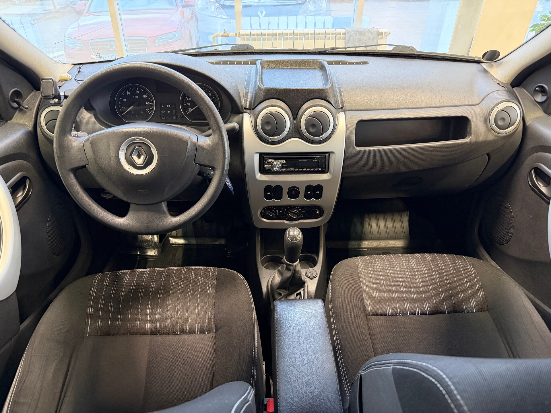 Renault Logan, I Рестайлинг 2013