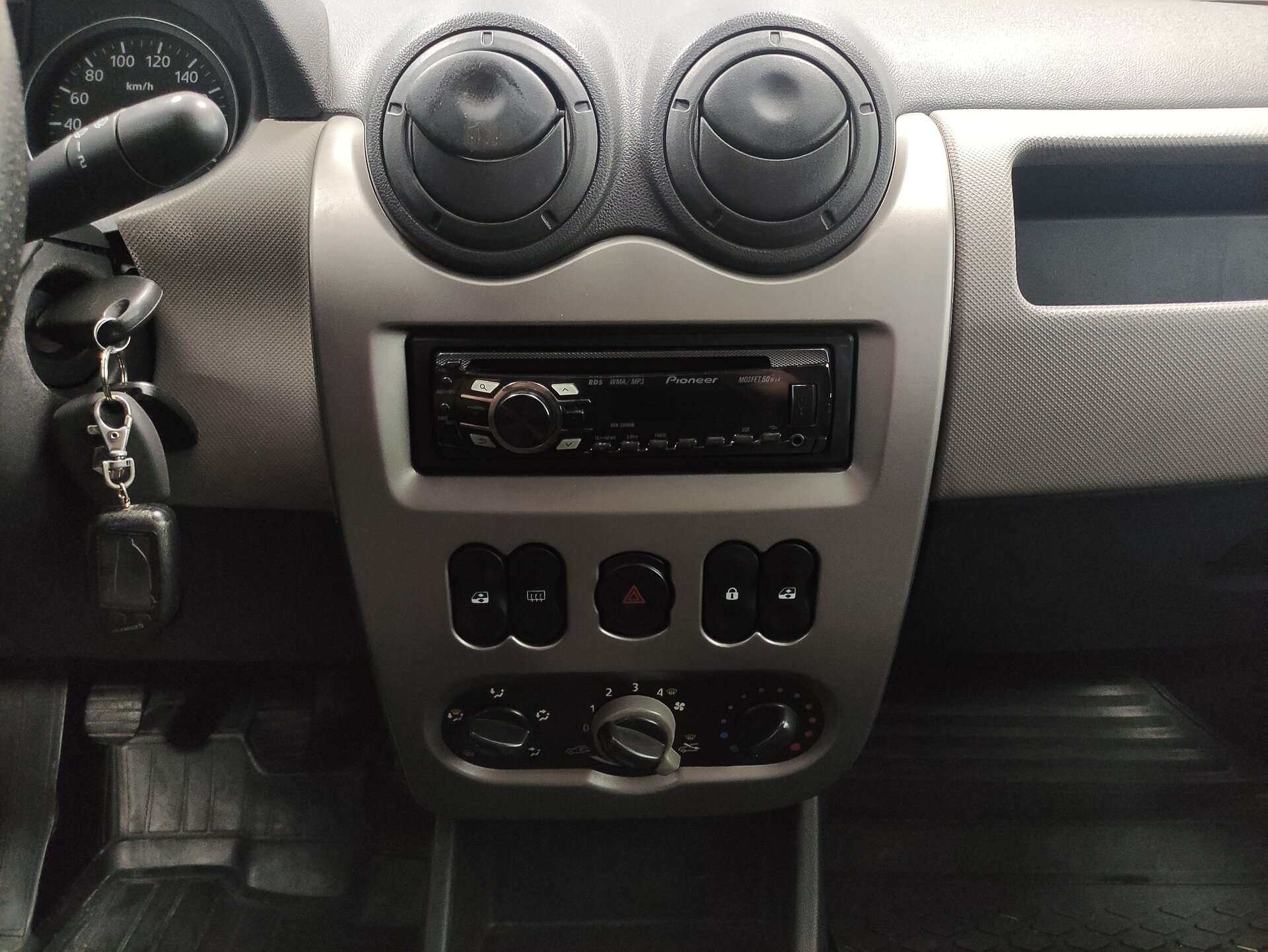 Renault Logan, I Рестайлинг 2011
