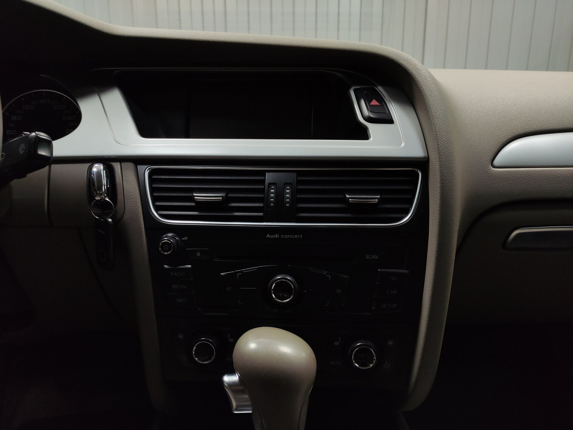 Audi A4, IV (B8) 2011