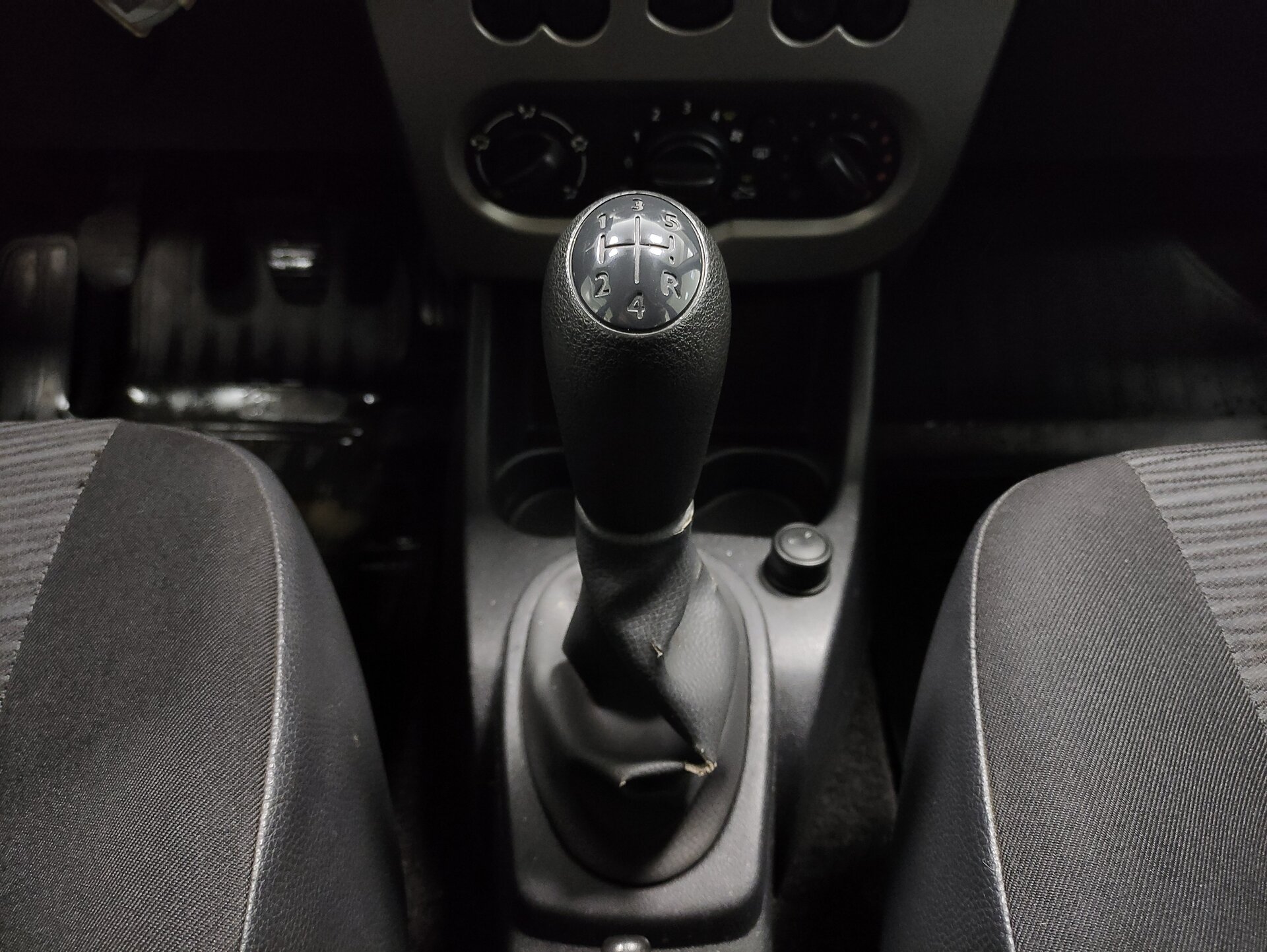 Renault Logan, I Рестайлинг 2012 Renault Logan, I Рестайлинг 2012