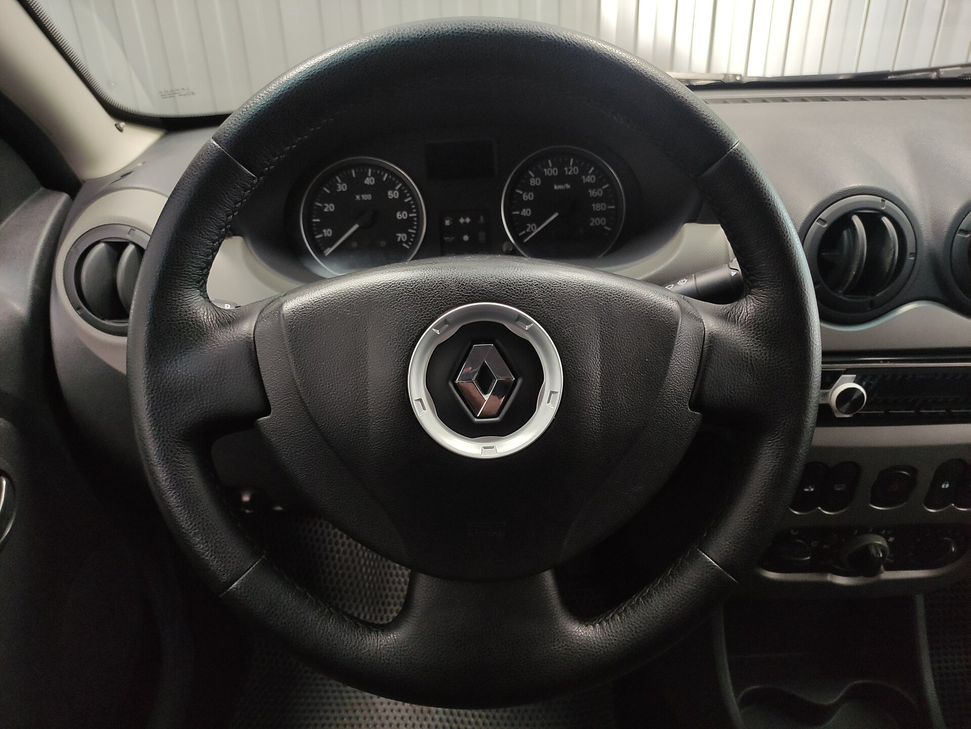 Renault Sandero, I 2011