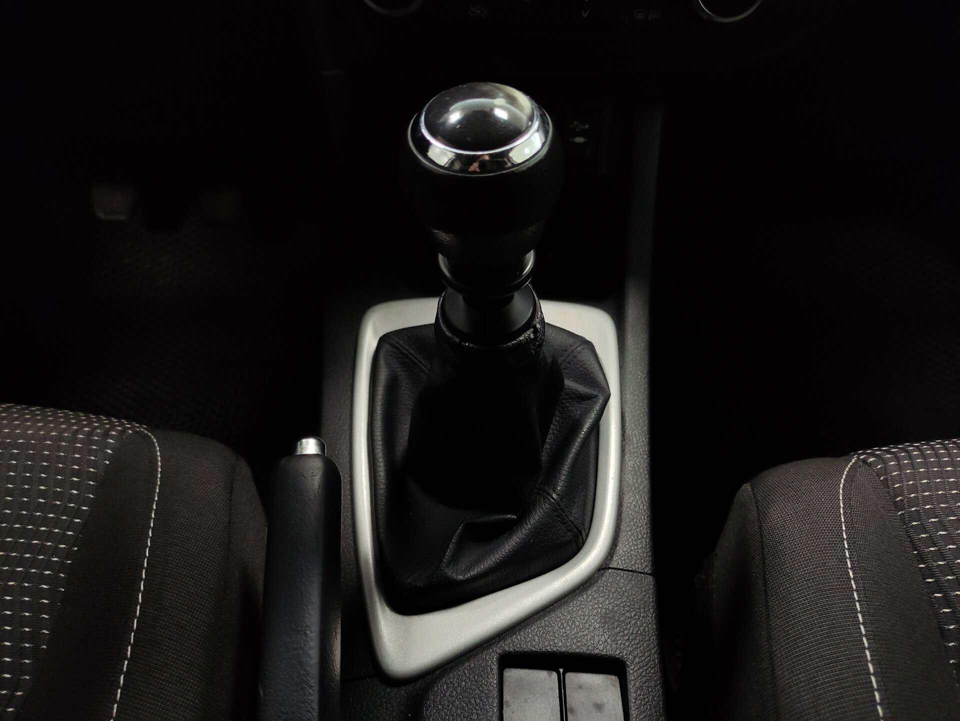 Toyota Auris, II 2013