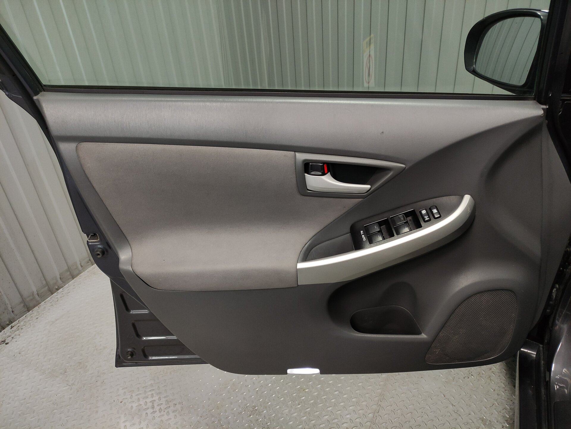 Toyota Prius, III Рестайлинг (XW30) 2011 Toyota Prius, III Рестайлинг (XW30) 2011
