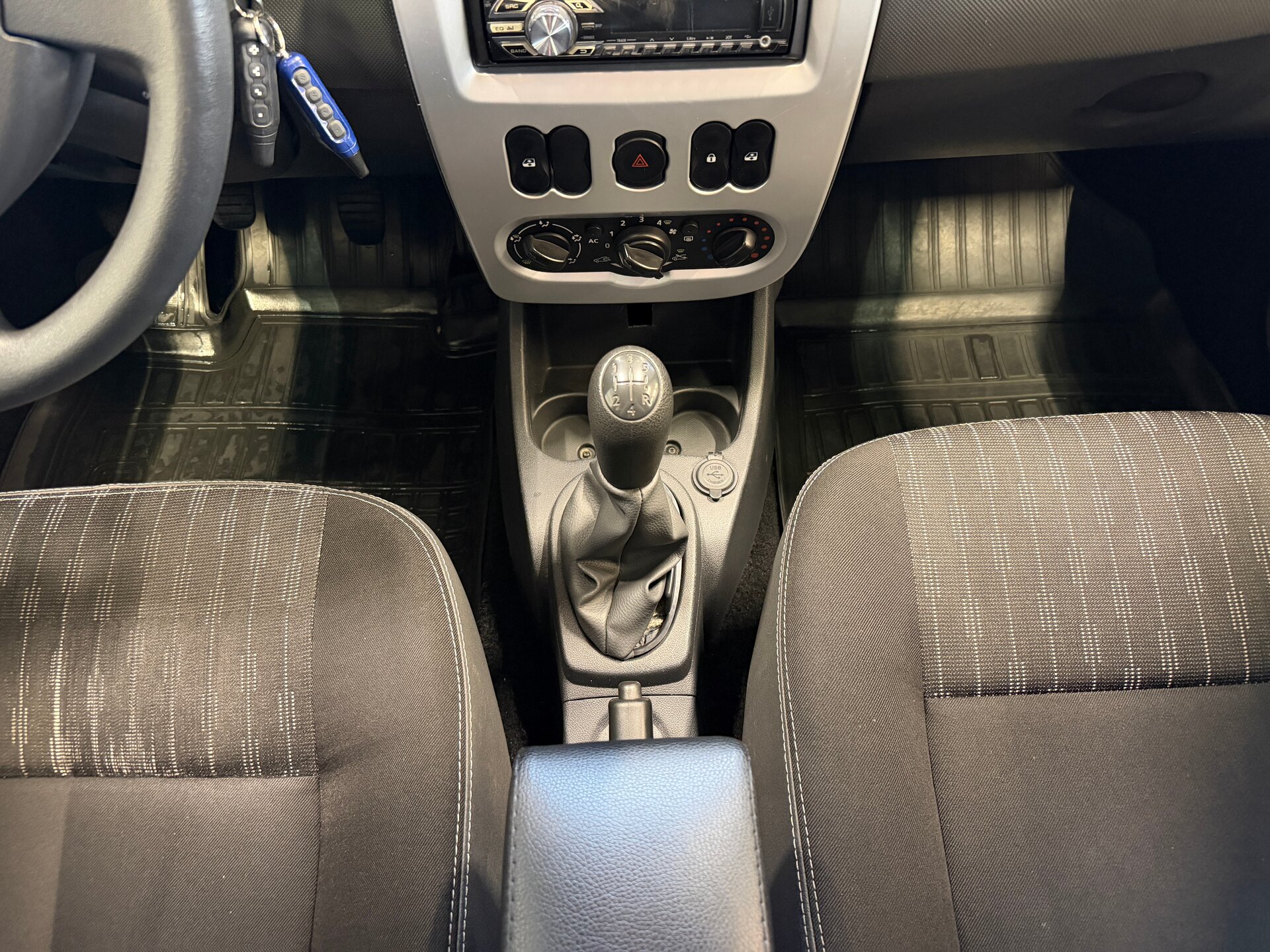 Renault Logan, I Рестайлинг 2013